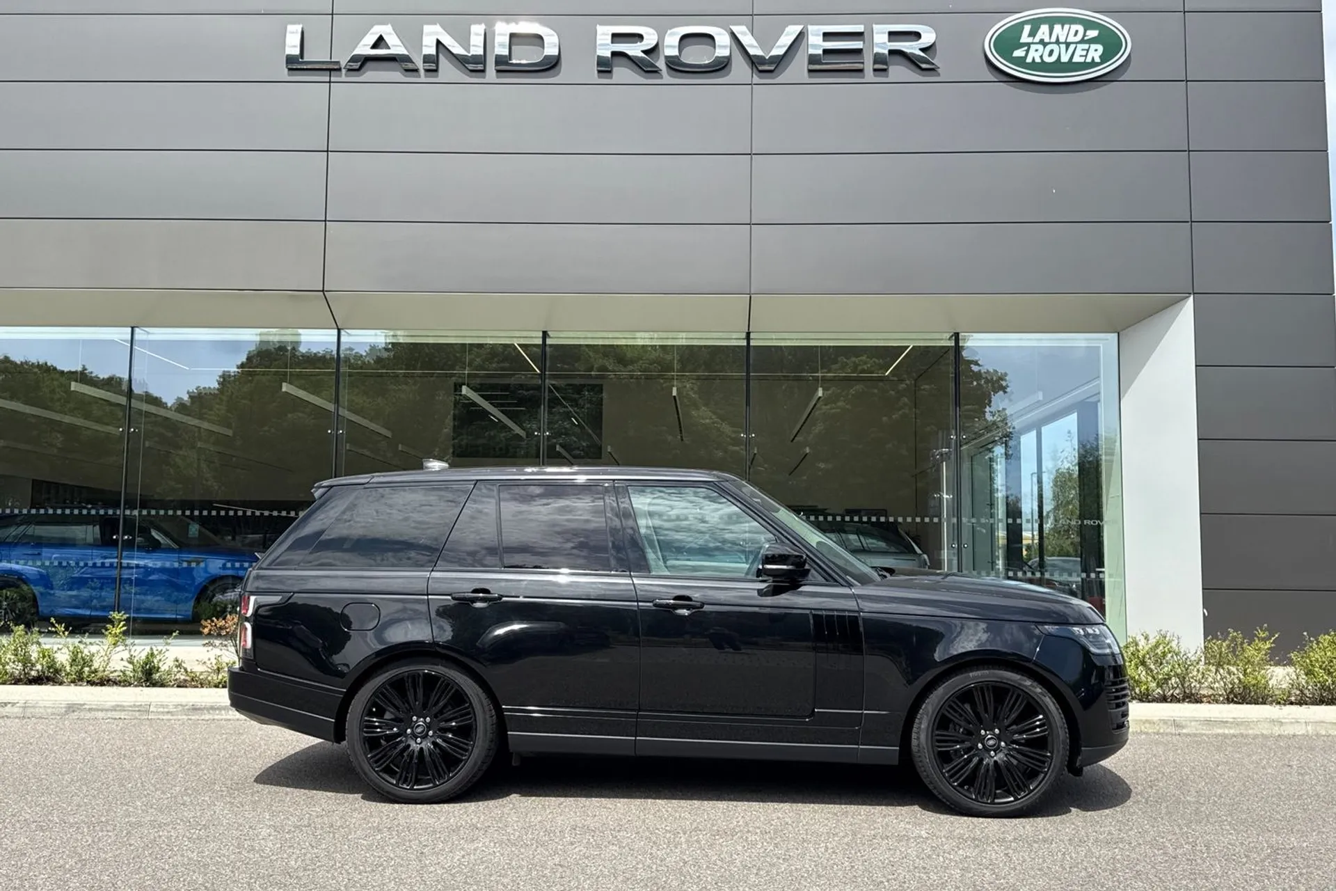 LAND ROVER RANGE ROVER thumbnail image number 2
