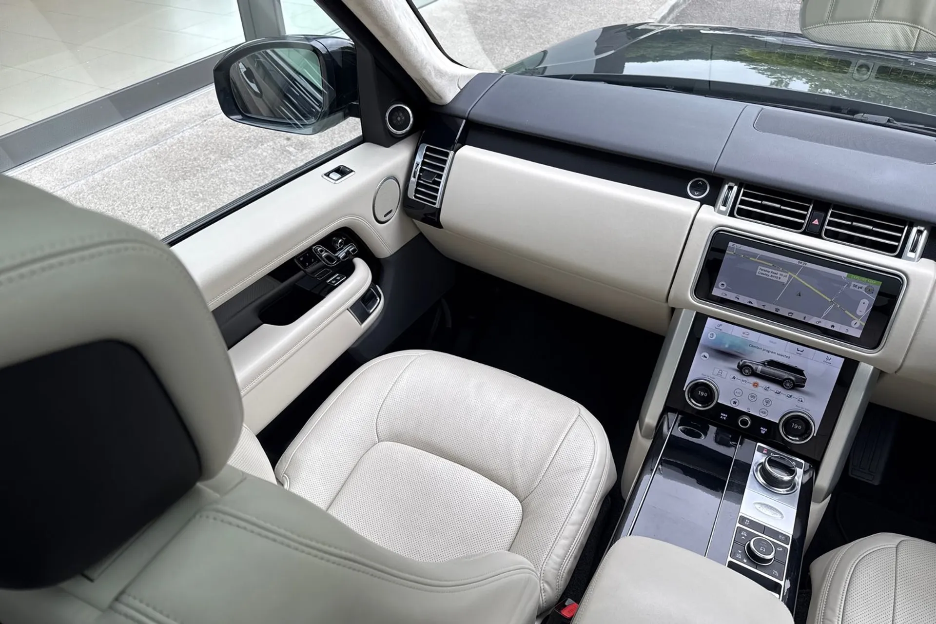 LAND ROVER RANGE ROVER thumbnail image number 24