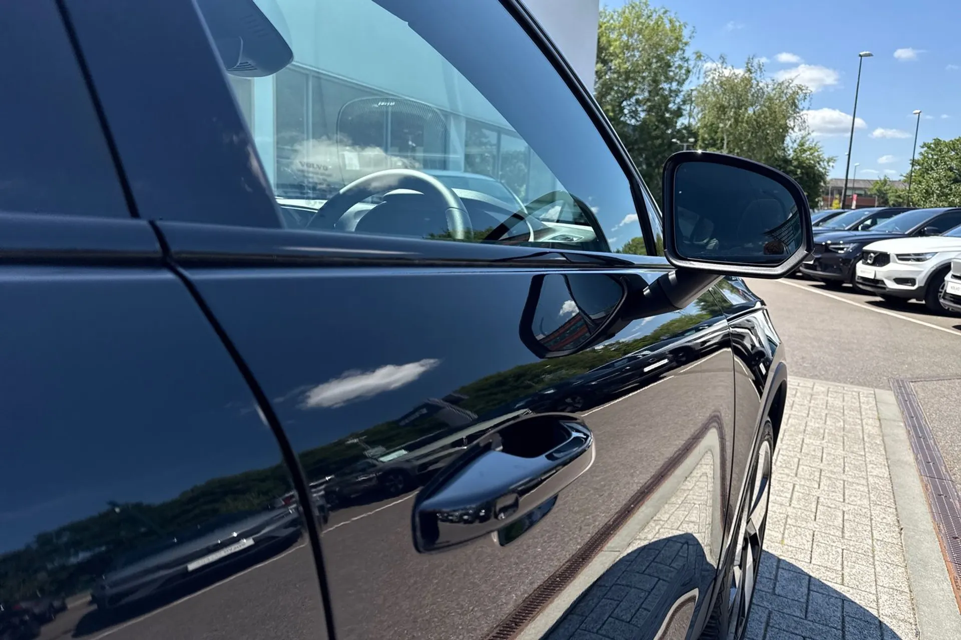 Volvo C40 thumbnail image number 16