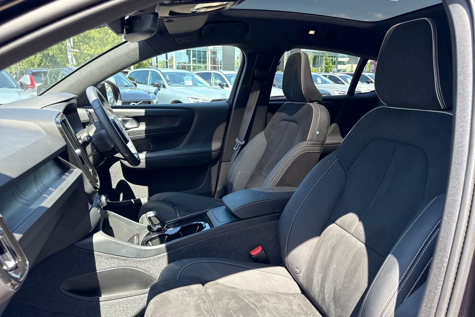 Volvo C40 thumbnail image number 27