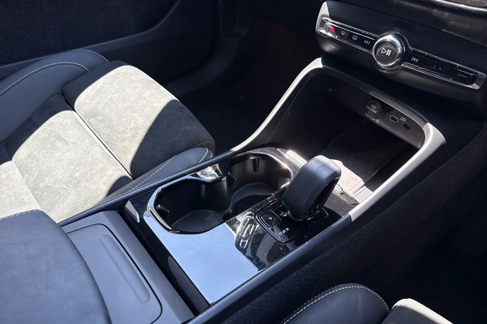 Volvo C40 thumbnail image number 41