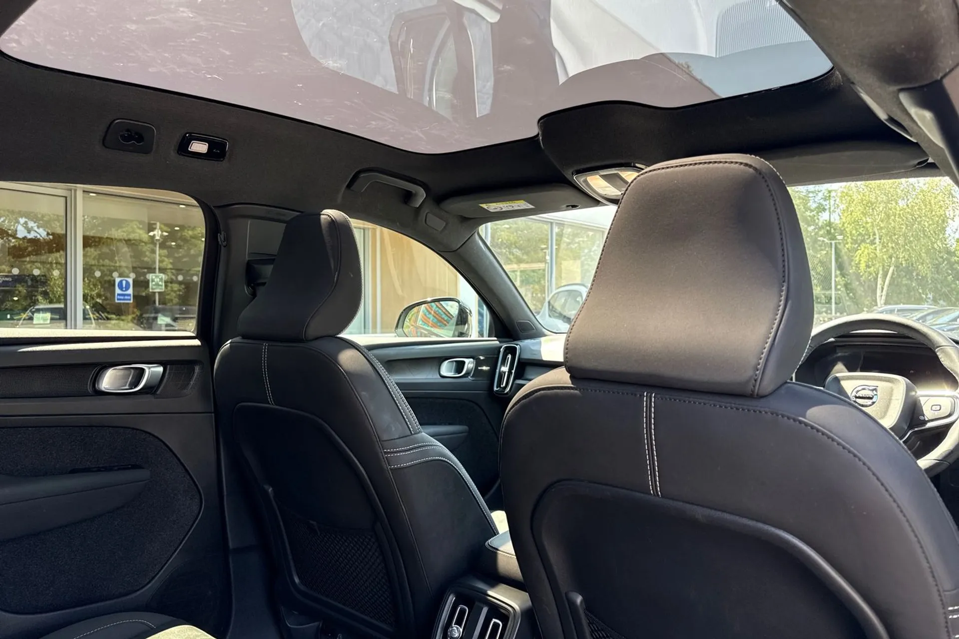 Volvo C40 thumbnail image number 23