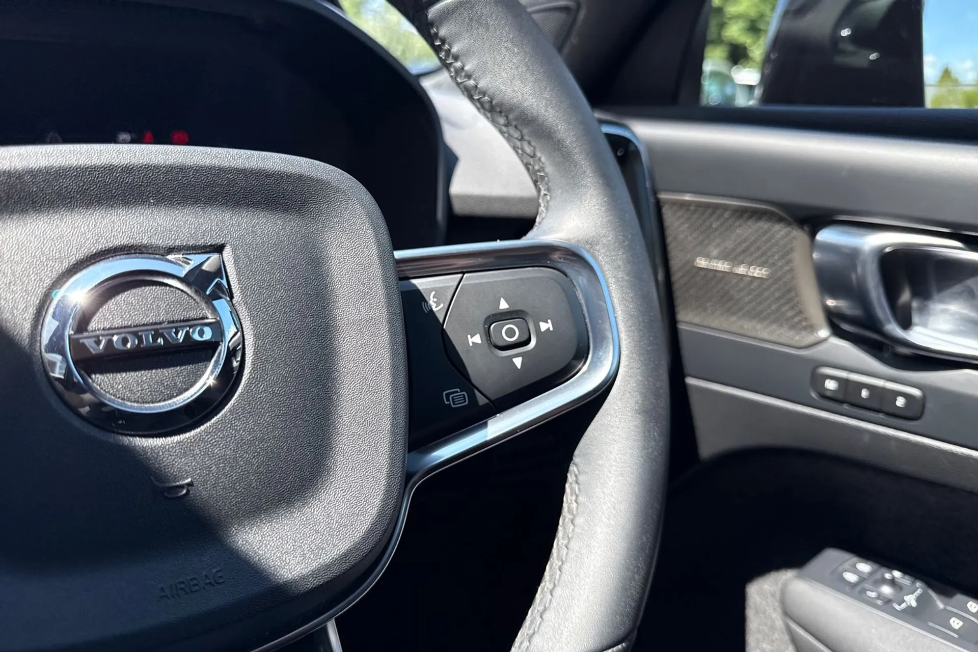 Volvo C40 thumbnail image number 36