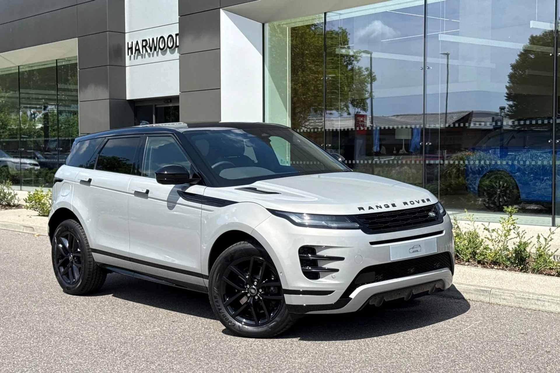 LAND ROVER RANGE ROVER EVOQUE focused image