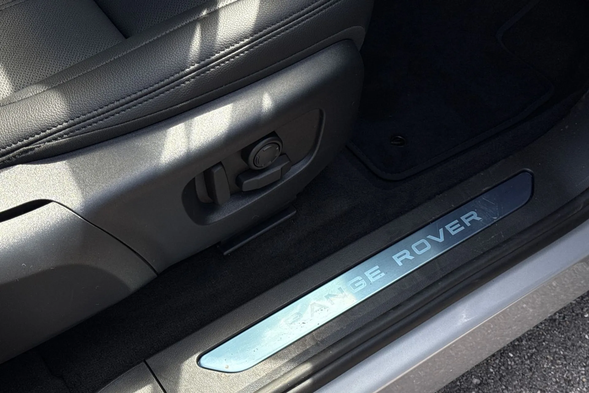 LAND ROVER RANGE ROVER EVOQUE thumbnail image number 38