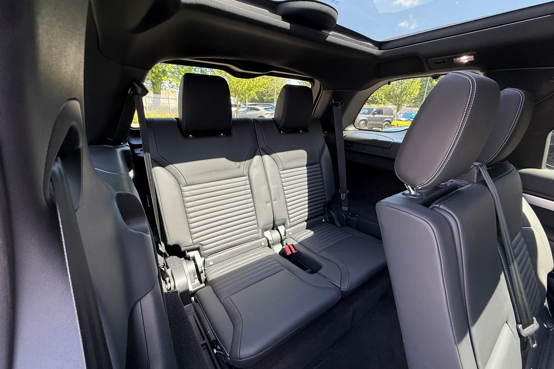 LAND ROVER DISCOVERY thumbnail image number 3