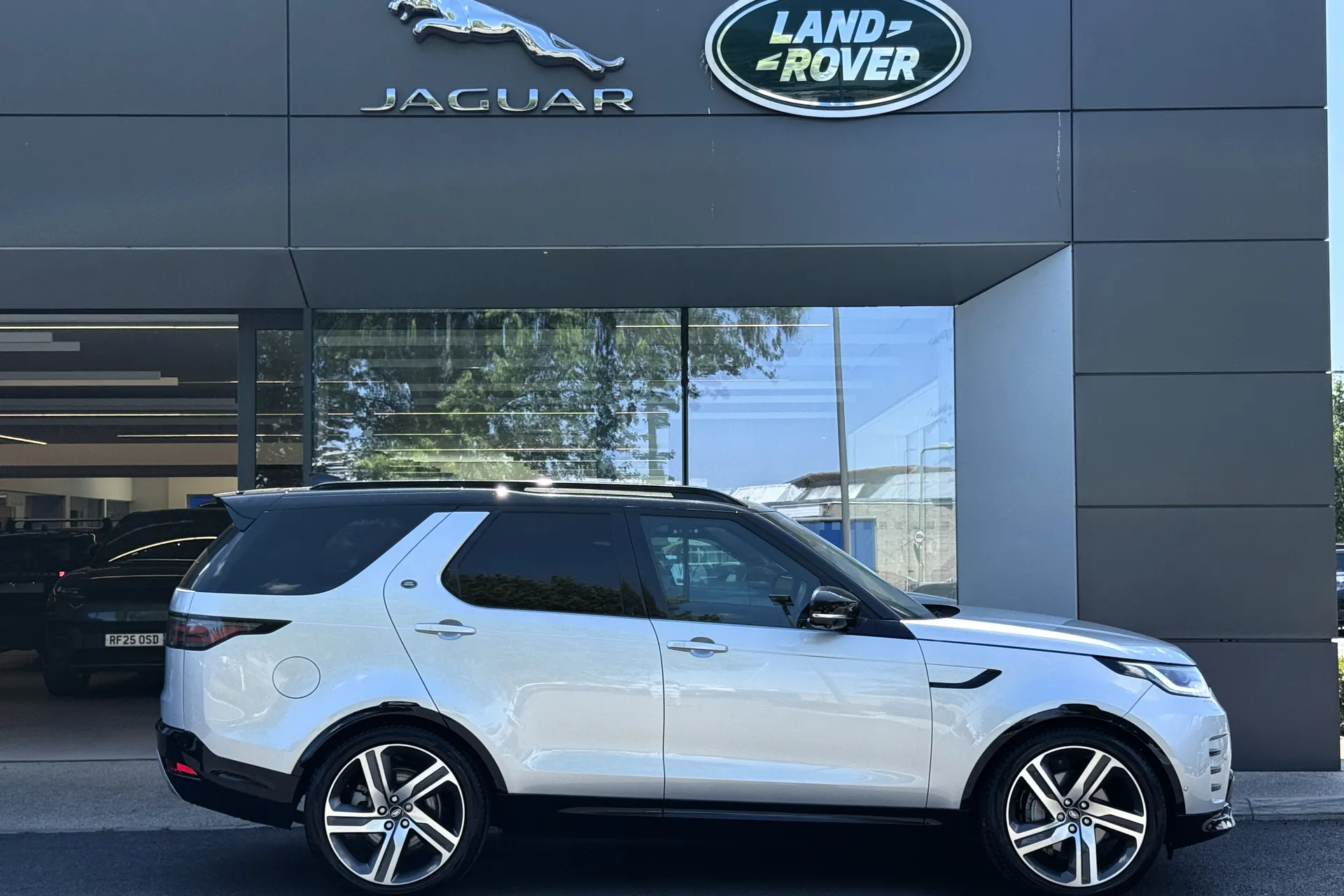 LAND ROVER DISCOVERY thumbnail image number 2