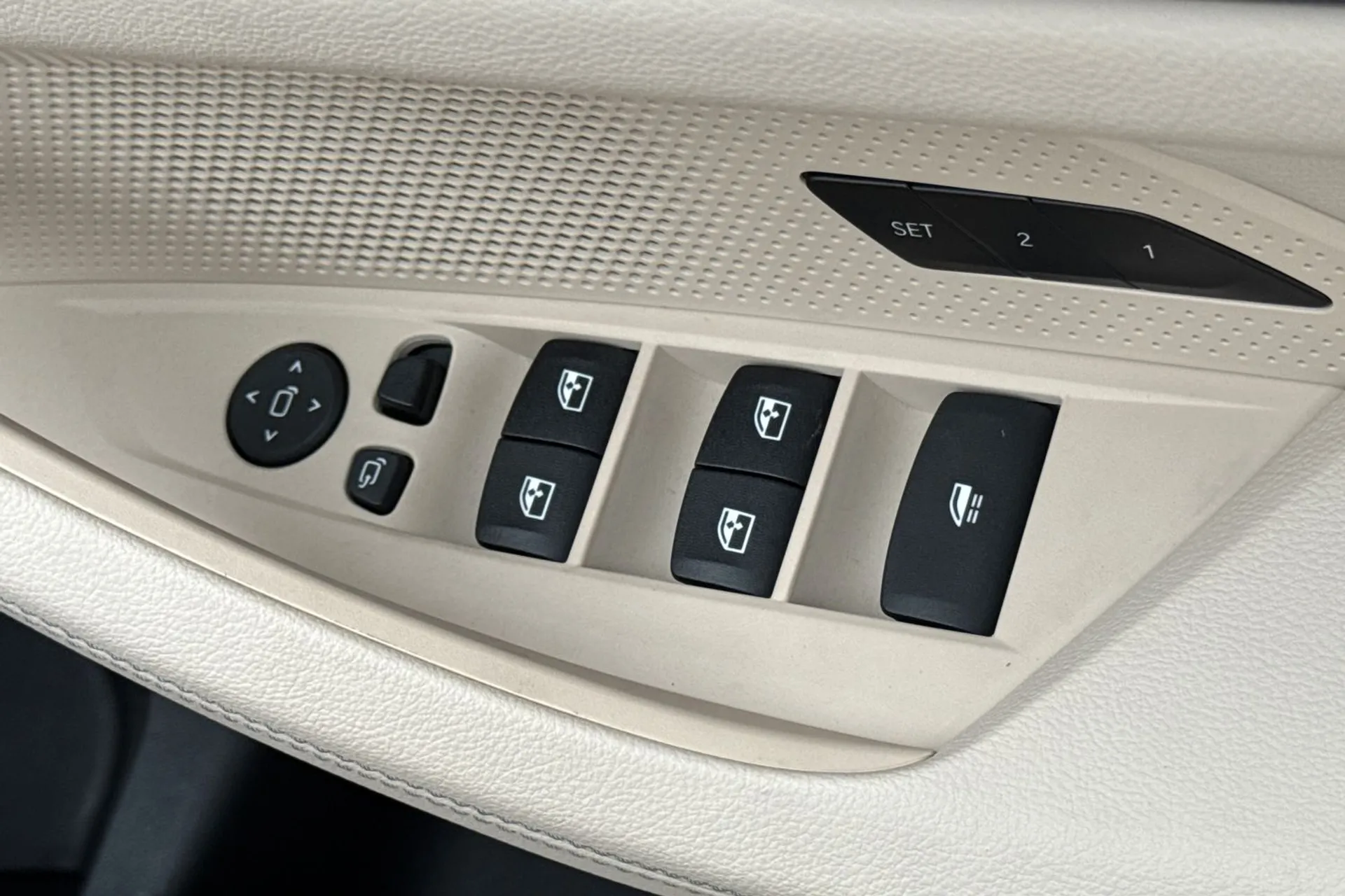 BMW 4 SERIES thumbnail image number 42