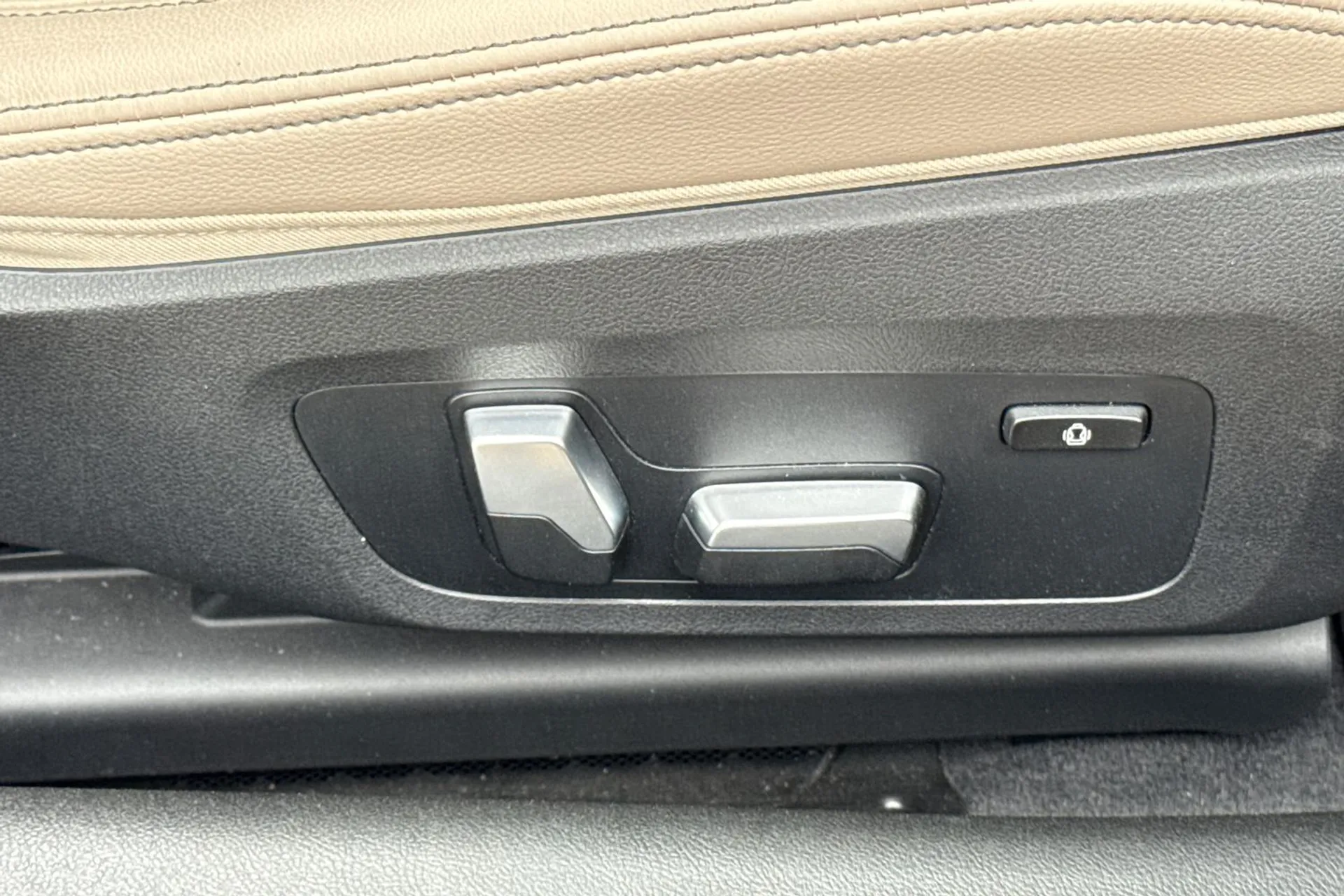 BMW 4 SERIES thumbnail image number 44
