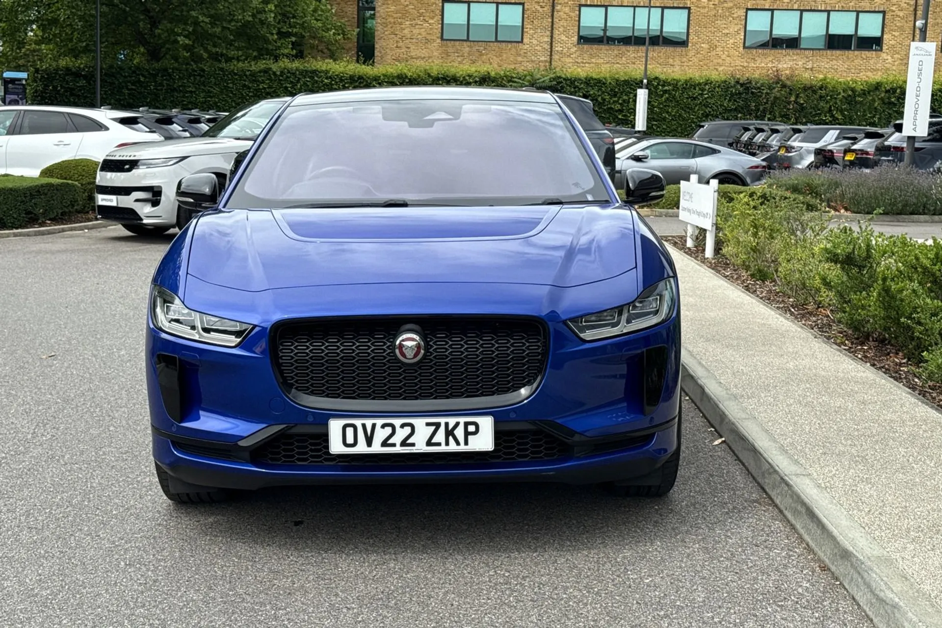 Jaguar I-PACE thumbnail image number 16