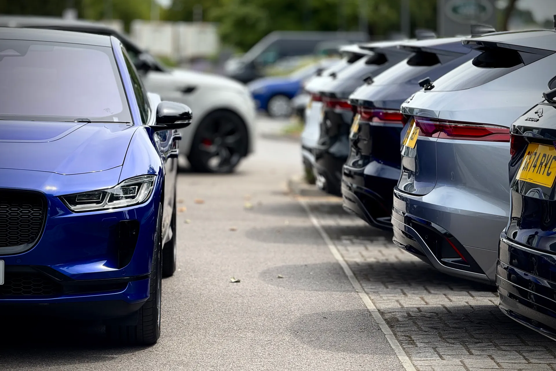 Jaguar I-PACE thumbnail image number 17