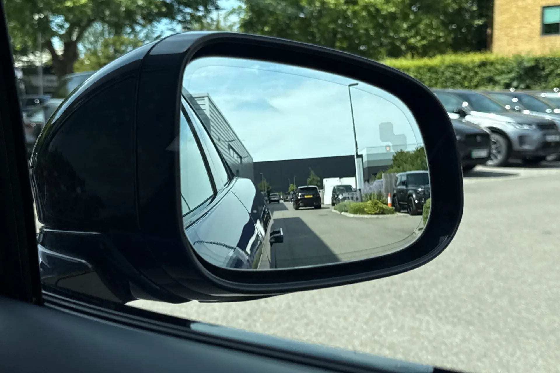 Jaguar I-PACE thumbnail image number 12