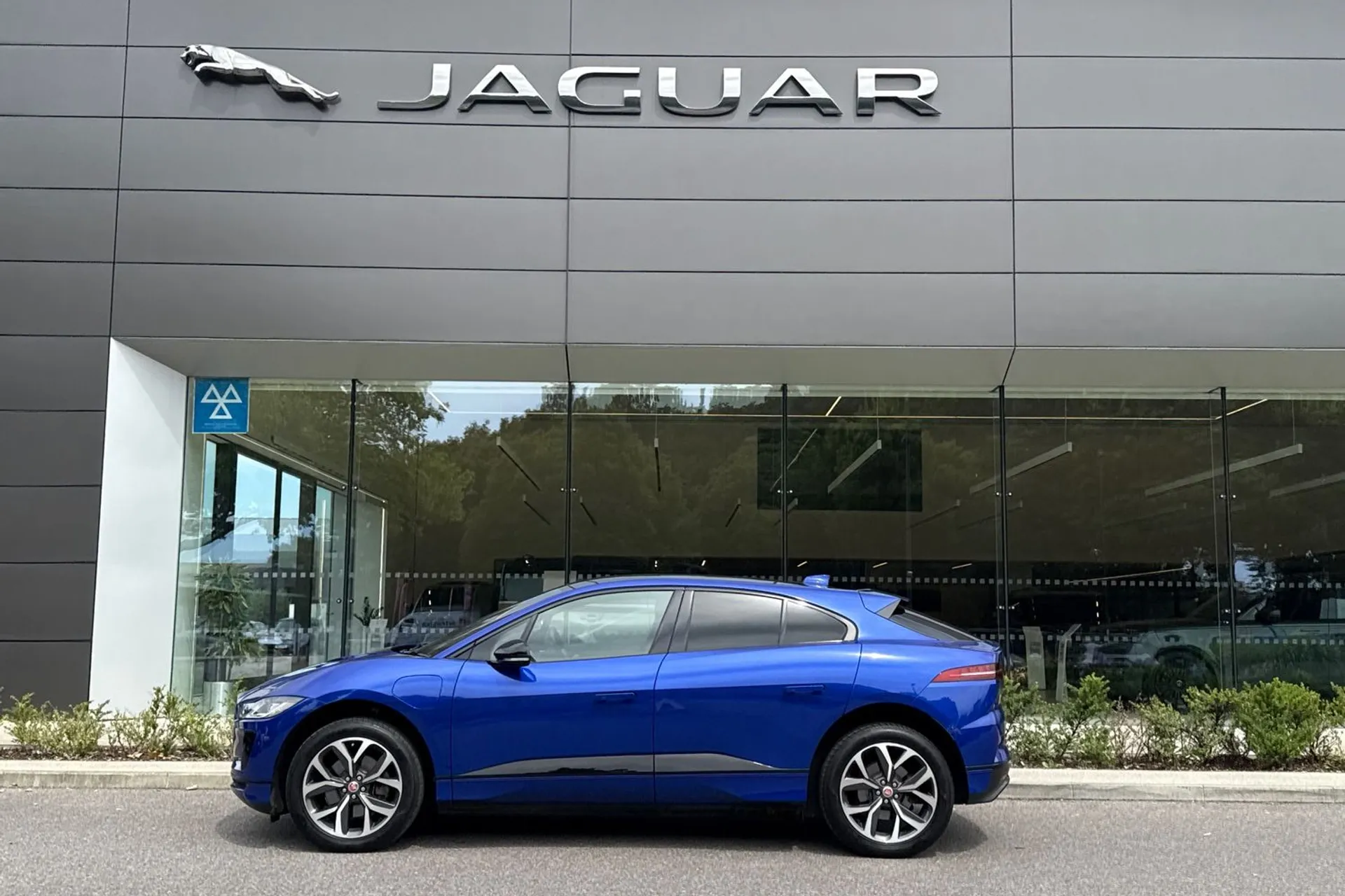 Jaguar I-PACE thumbnail image number 7
