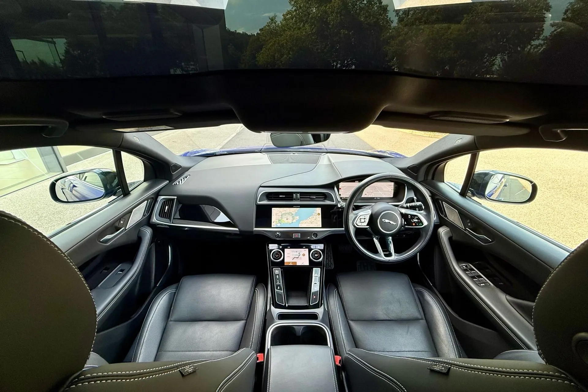 Jaguar I-PACE thumbnail image number 3