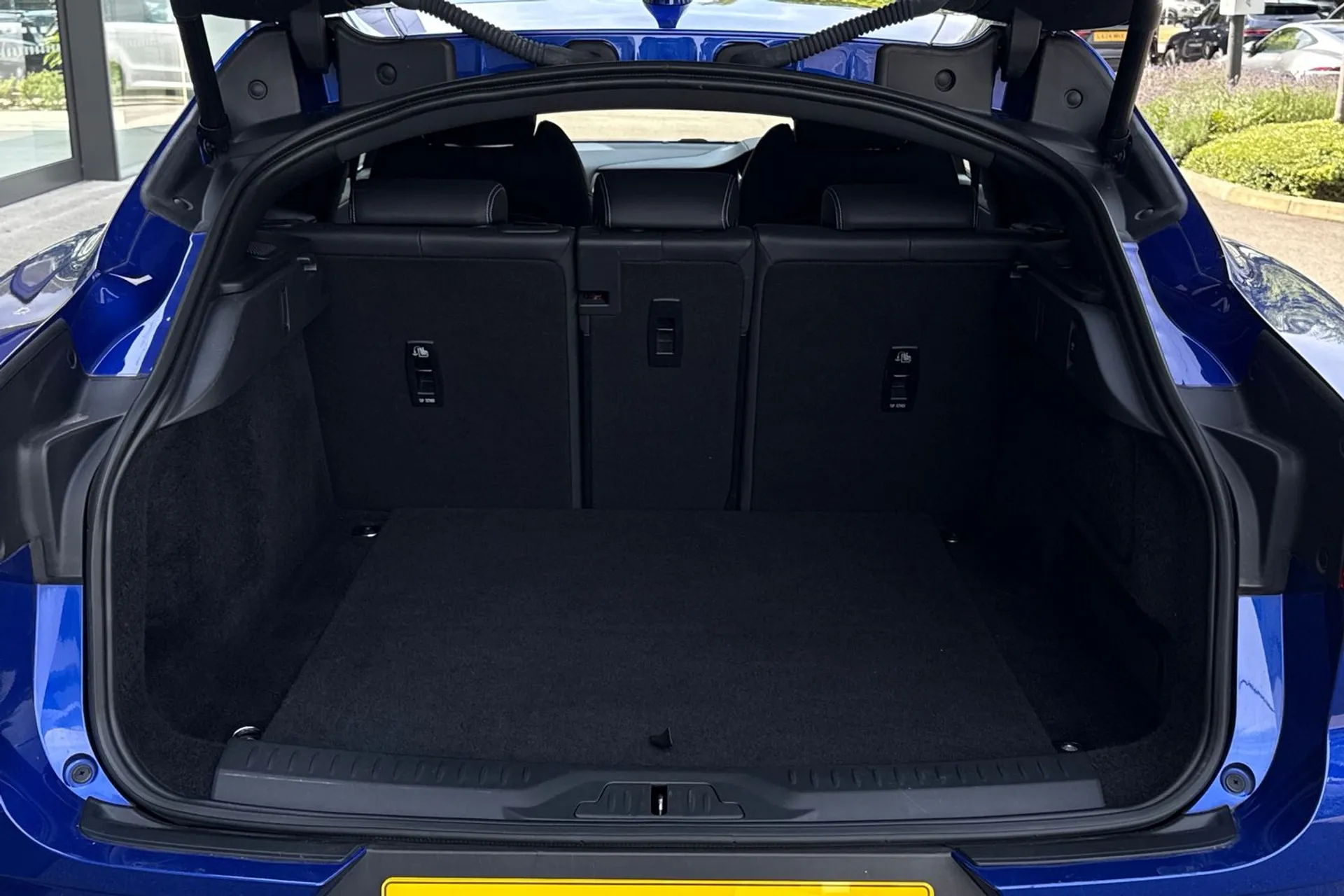 Jaguar I-PACE thumbnail image number 32