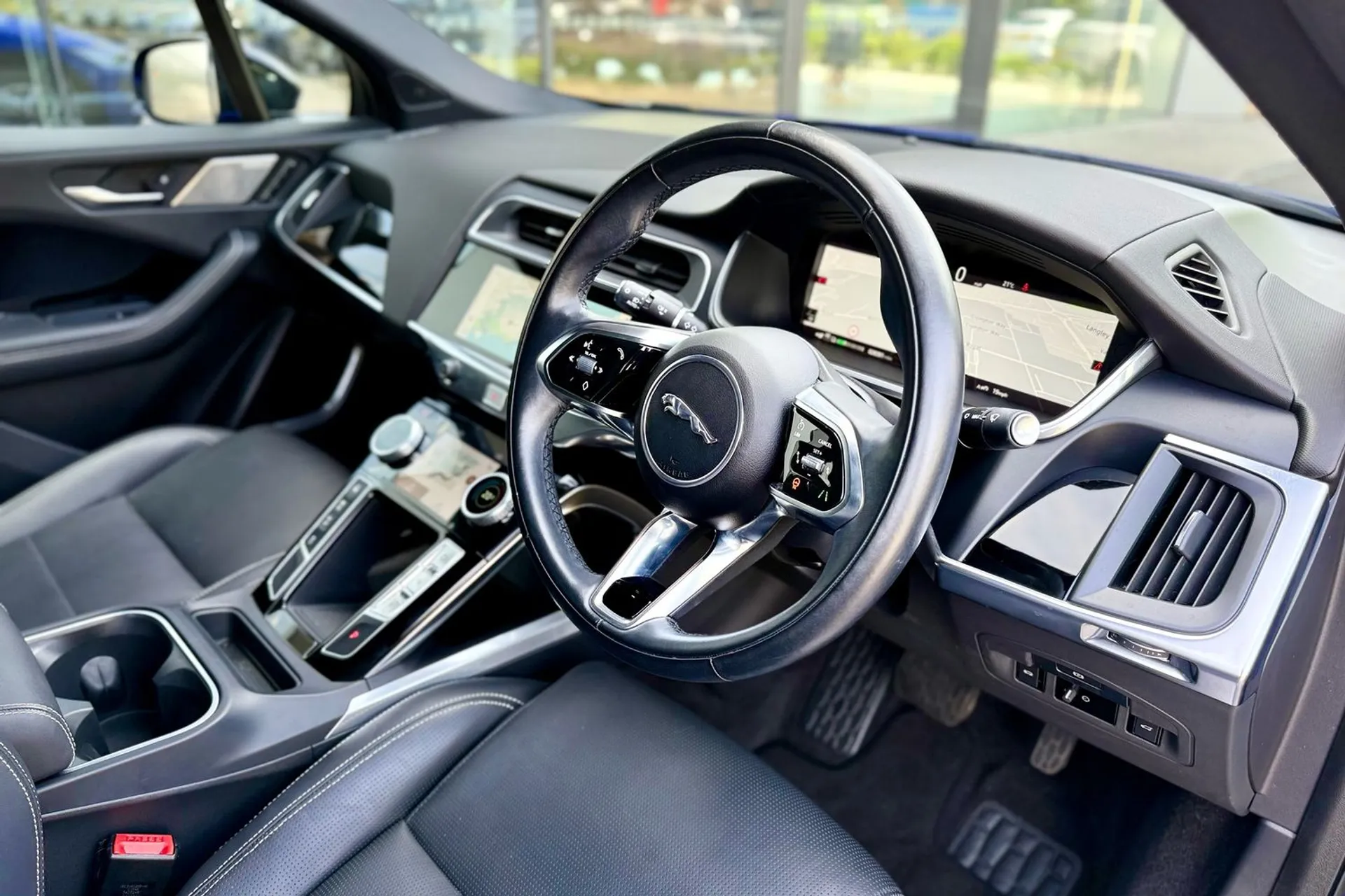 Jaguar I-PACE thumbnail image number 43