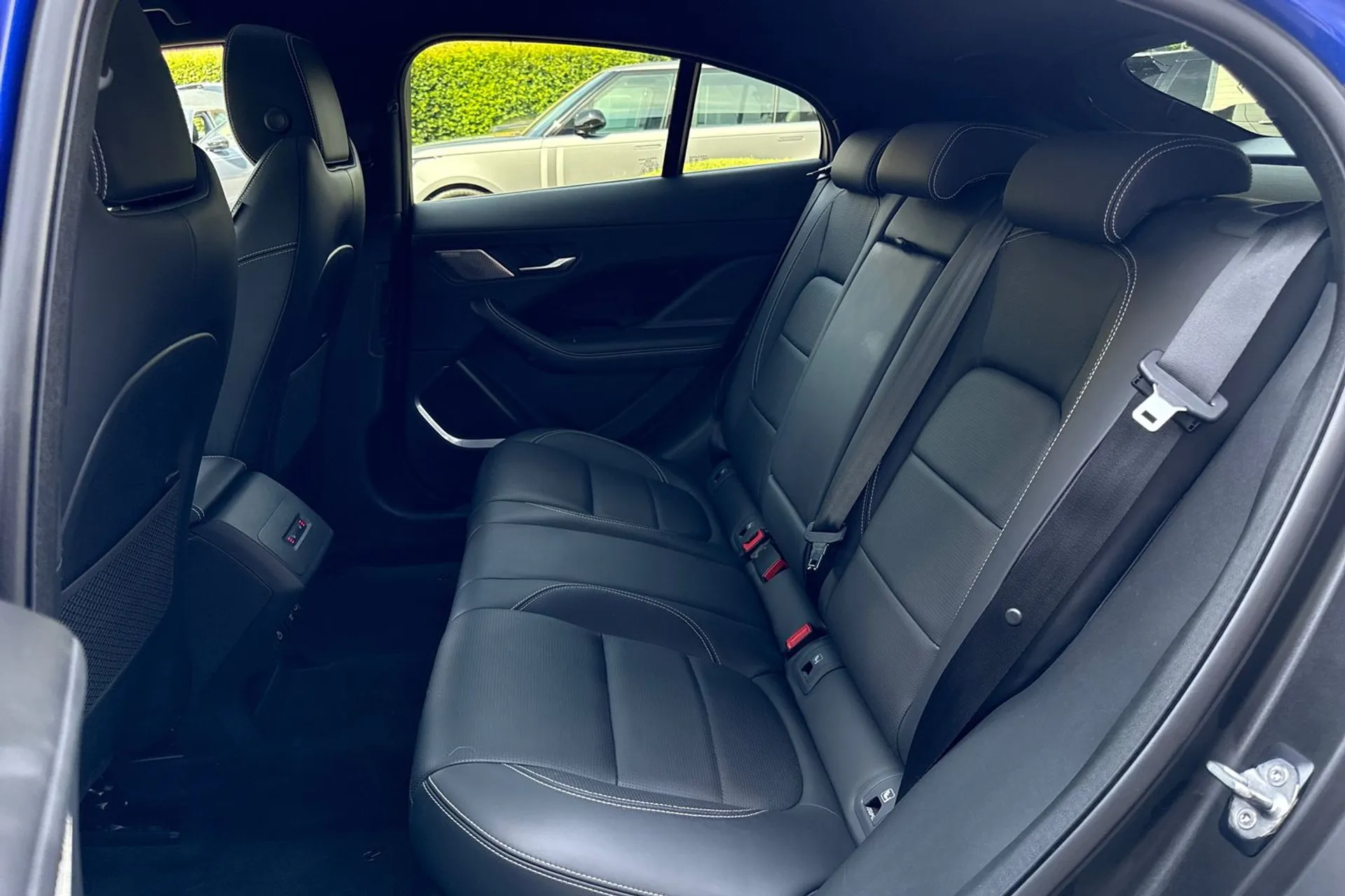 Jaguar I-PACE thumbnail image number 48