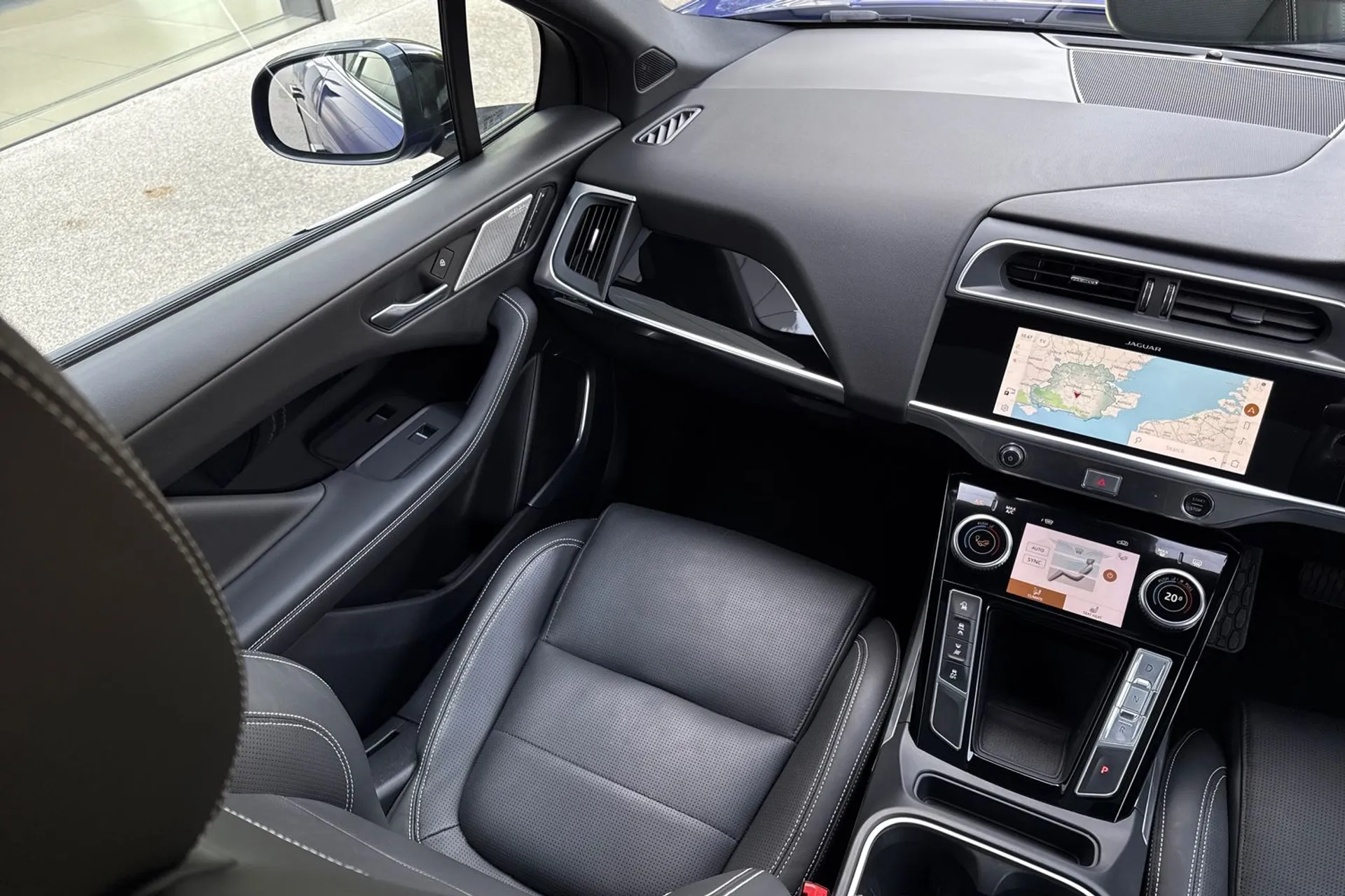Jaguar I-PACE thumbnail image number 24