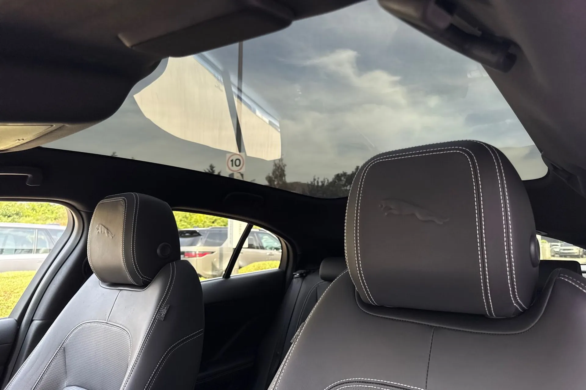 Jaguar I-PACE thumbnail image number 4