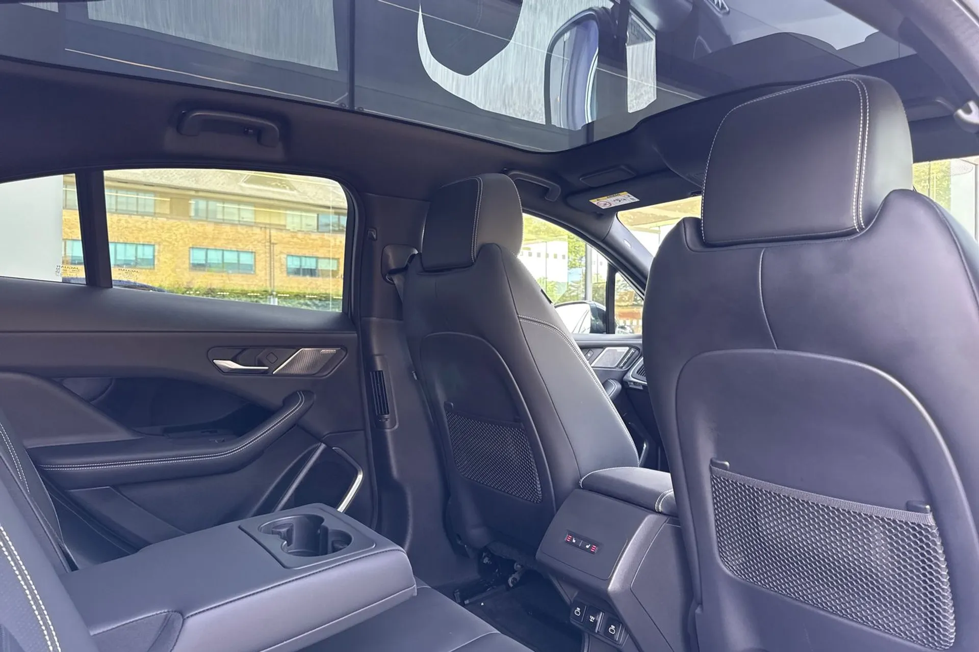 Jaguar I-PACE thumbnail image number 36