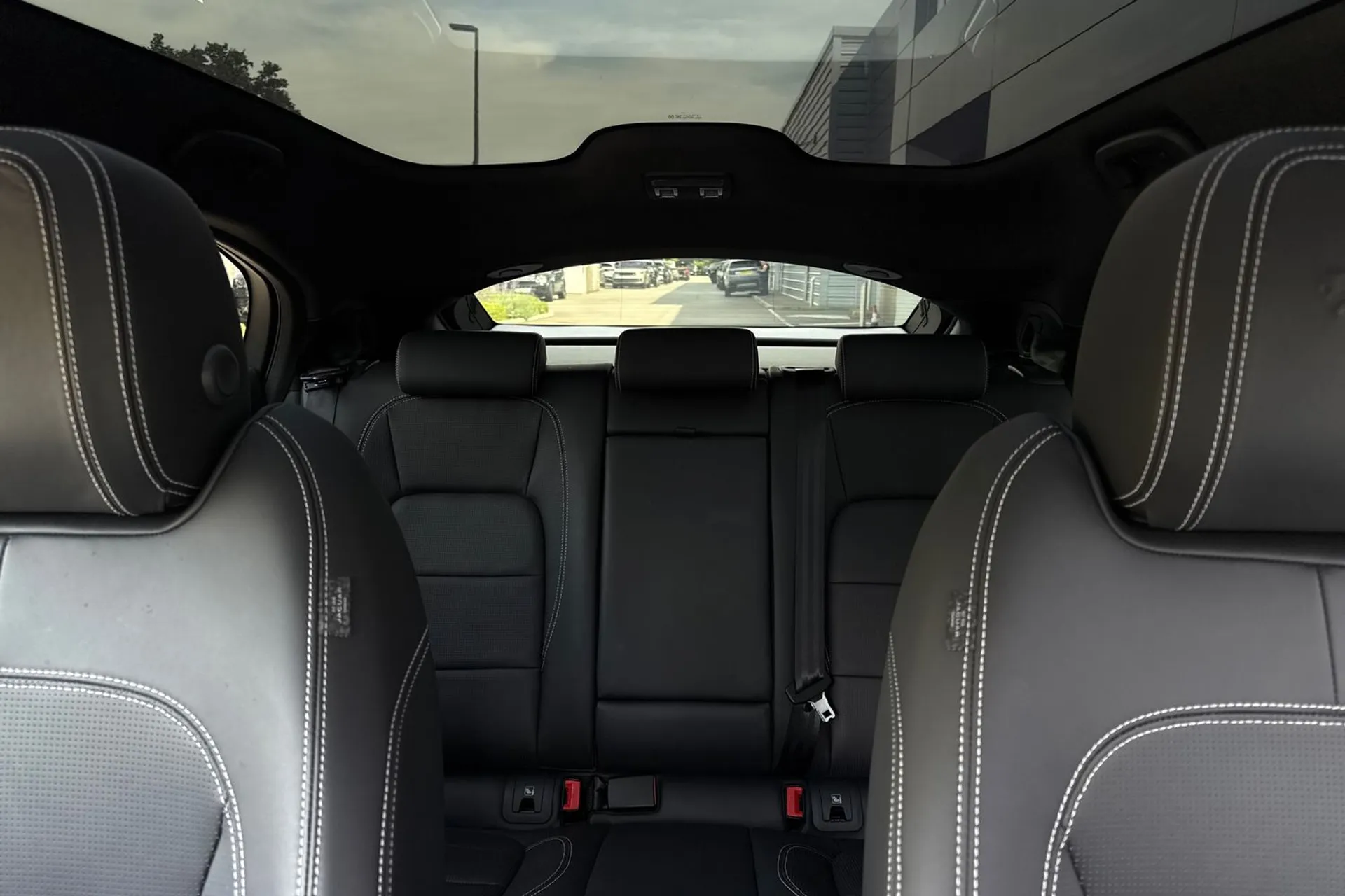 Jaguar I-PACE thumbnail image number 39