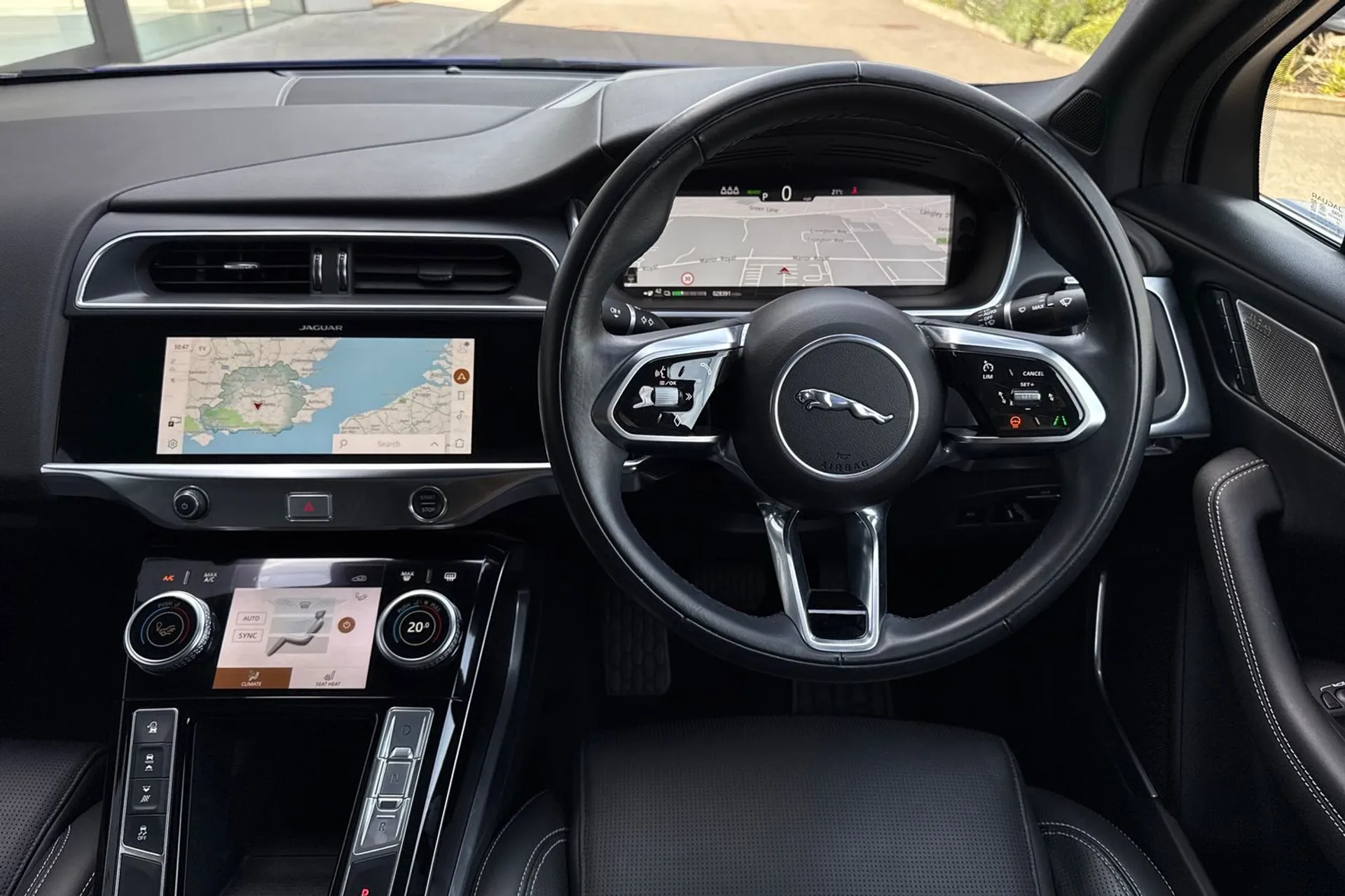Jaguar I-PACE thumbnail image number 28