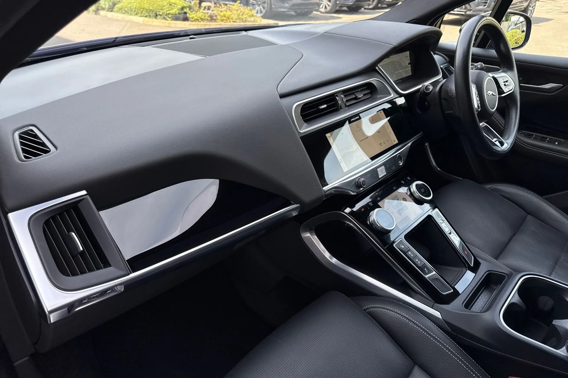 Jaguar I-PACE thumbnail image number 46