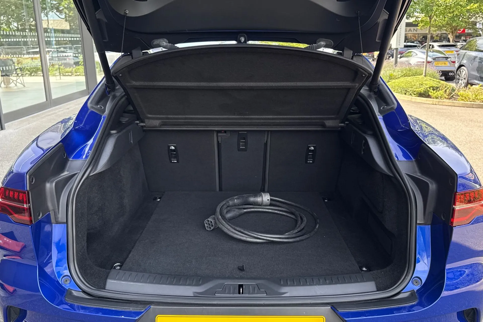 Jaguar I-PACE thumbnail image number 31