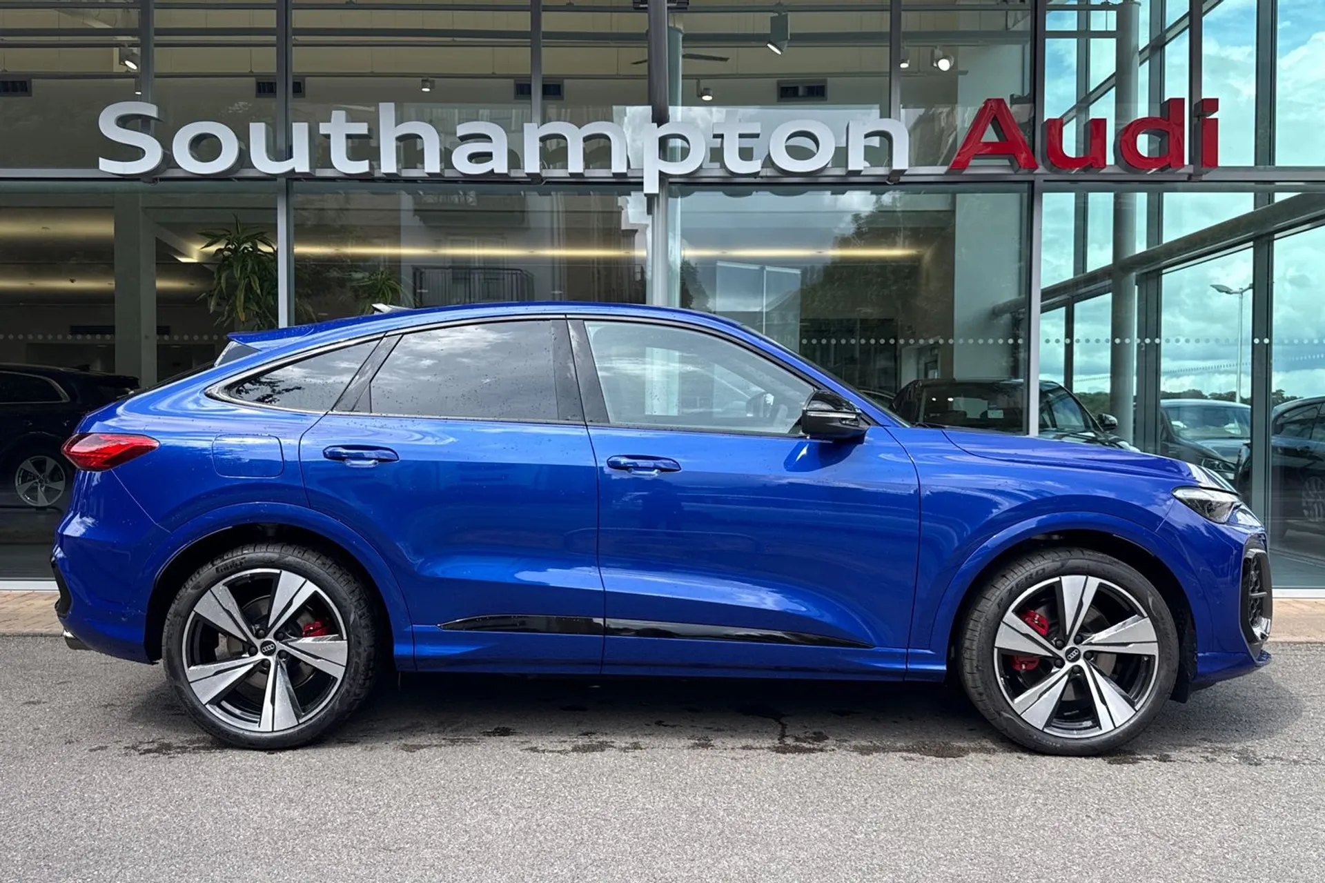 Audi Q5 thumbnail image number 2