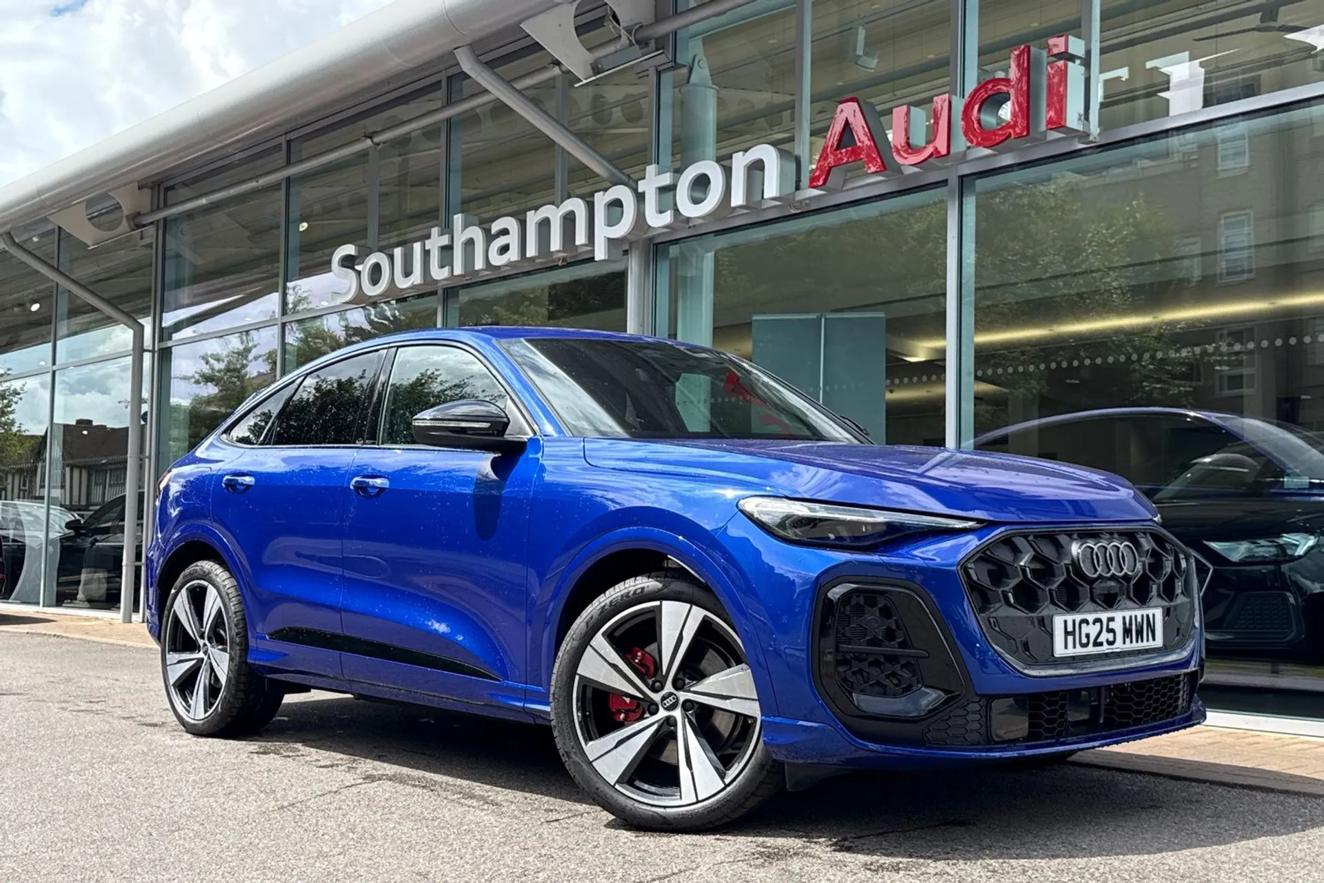 Audi Q5 focused image