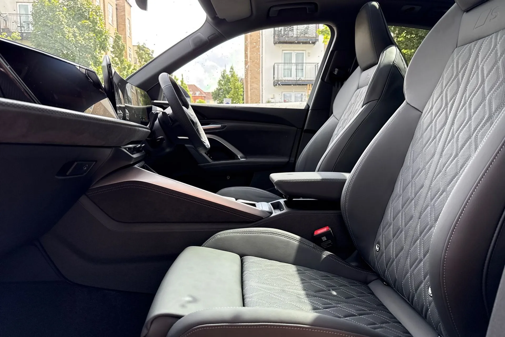 Audi Q5 thumbnail image number 28