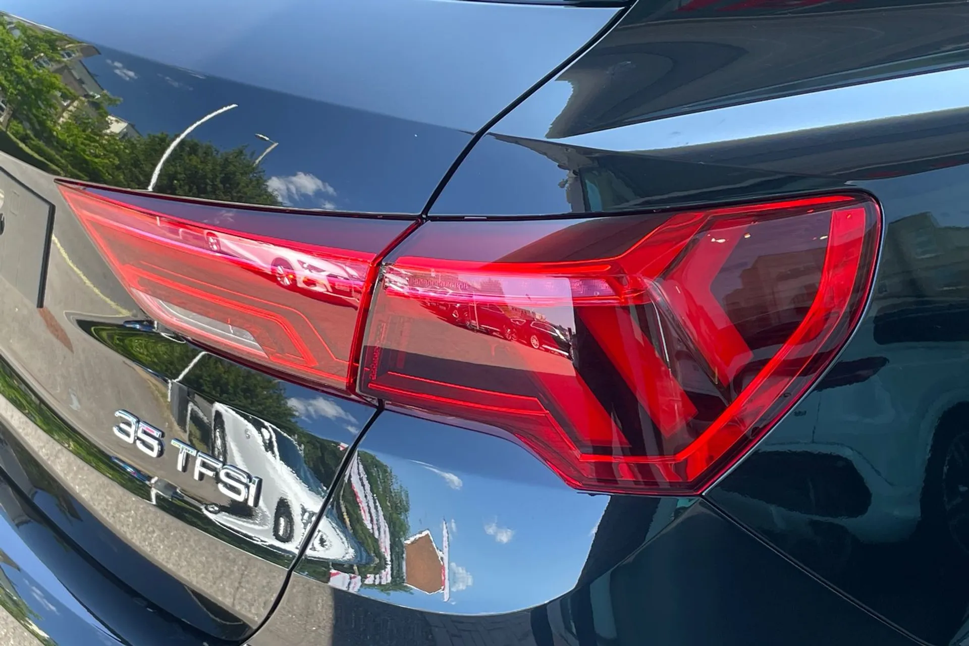 Audi Q3 thumbnail image number 20