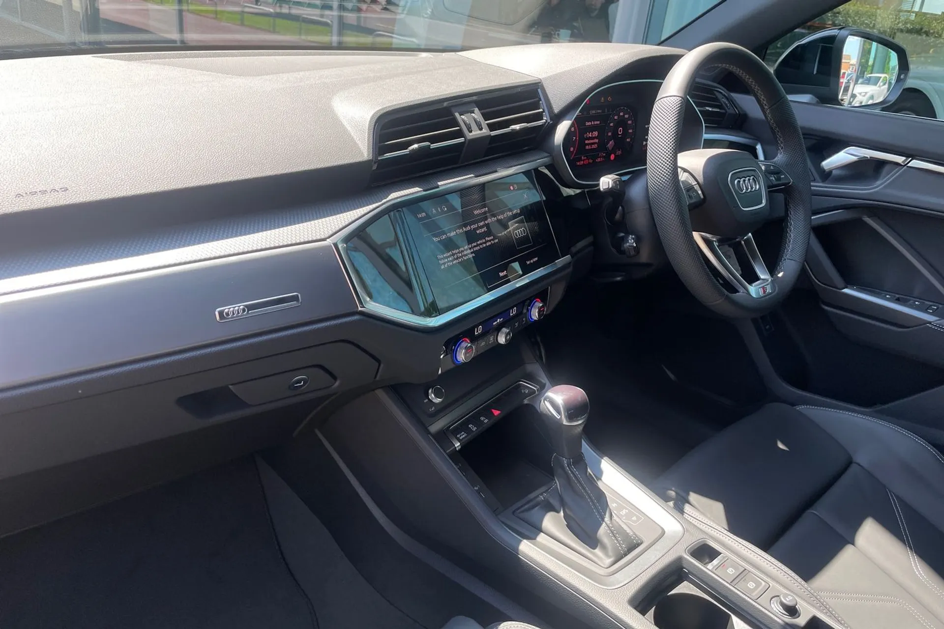 Audi Q3 thumbnail image number 26