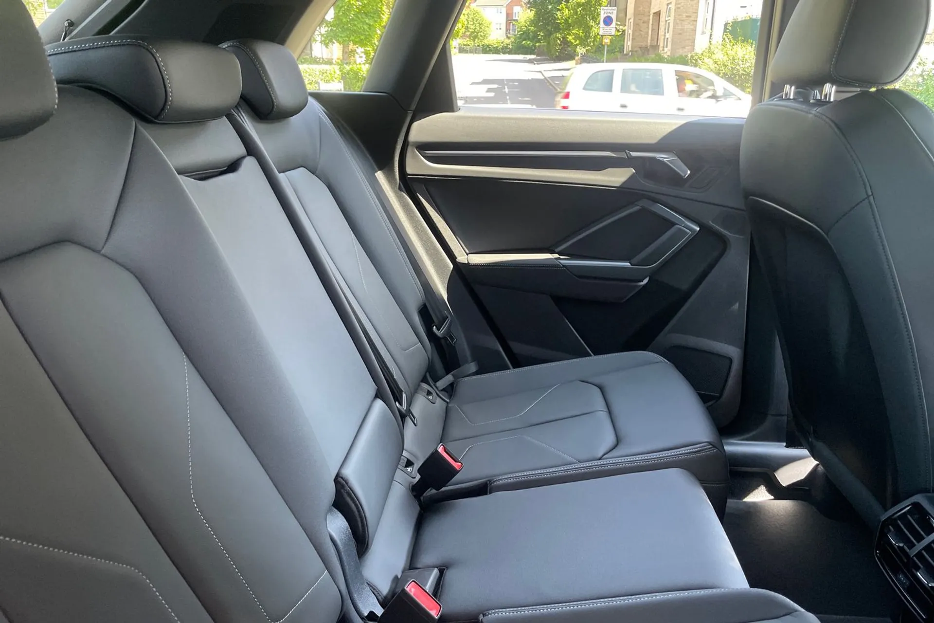 Audi Q3 thumbnail image number 21