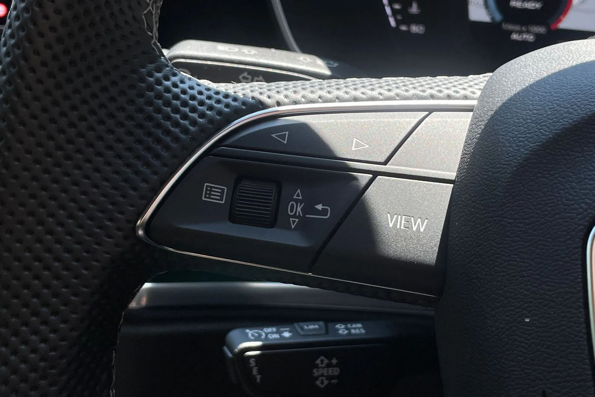 Audi Q3 thumbnail image number 35