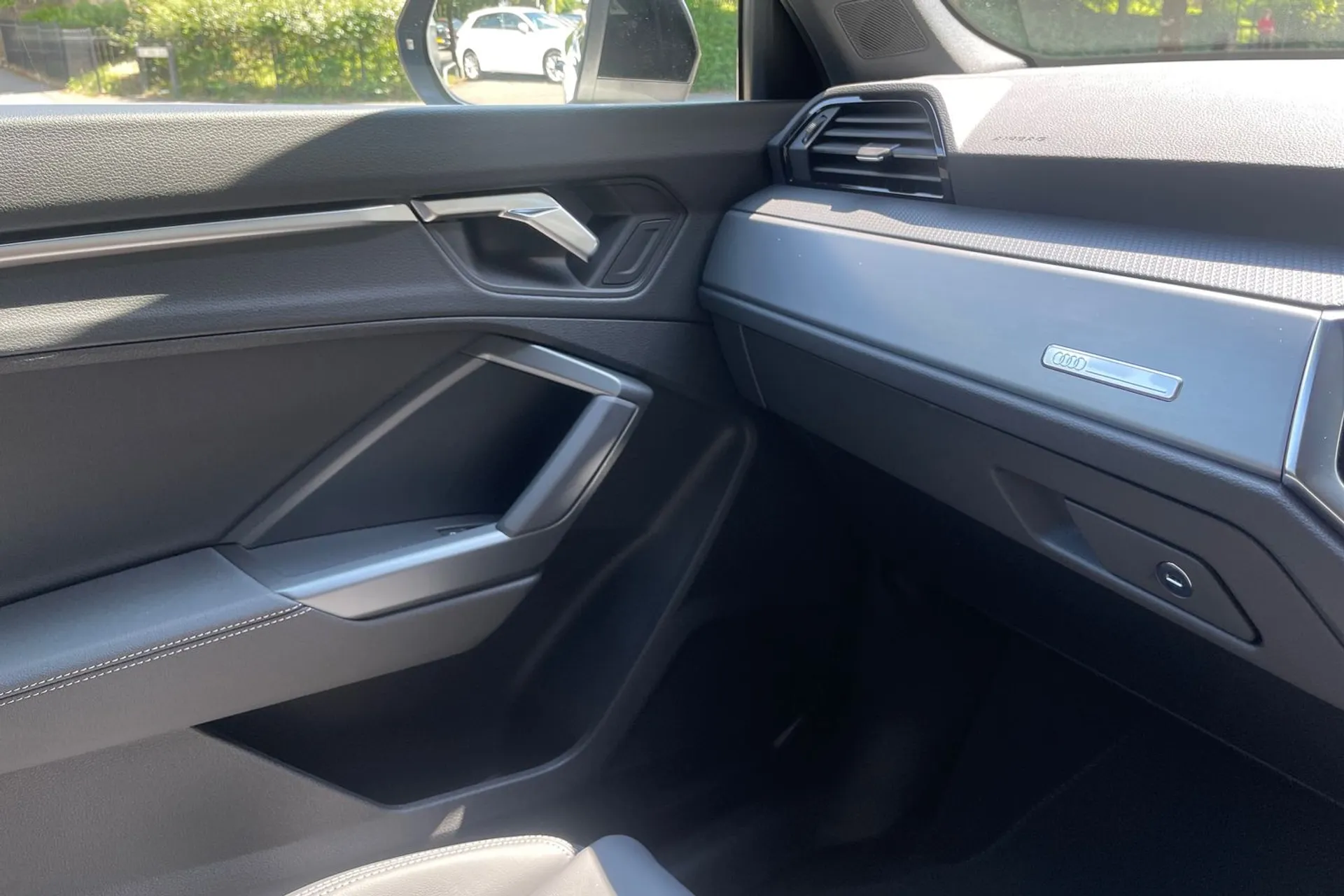 Audi Q3 thumbnail image number 39