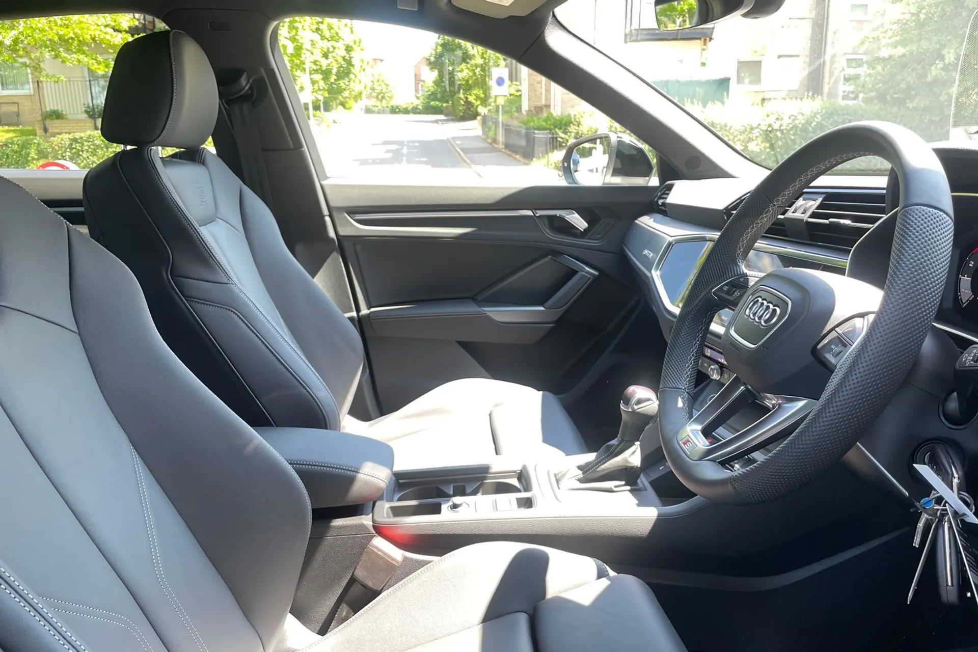 Audi Q3 thumbnail image number 24