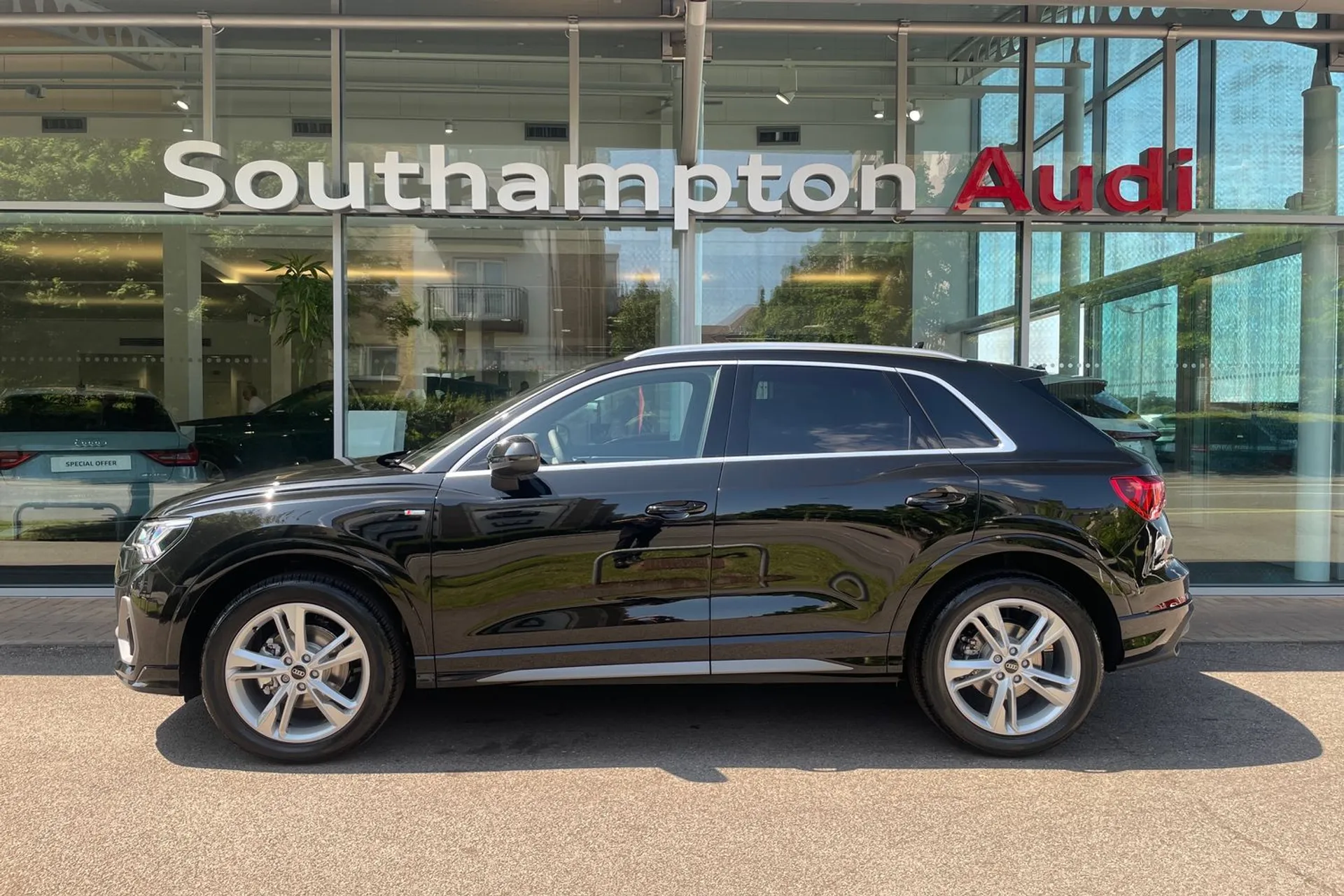 Audi Q3 thumbnail image number 8