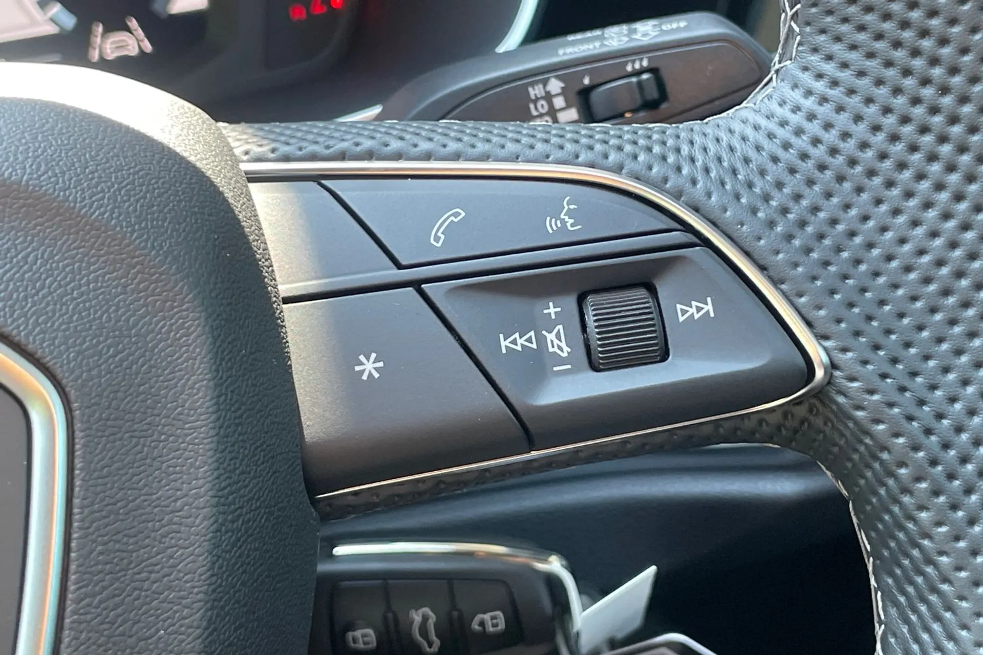 Audi Q3 thumbnail image number 36