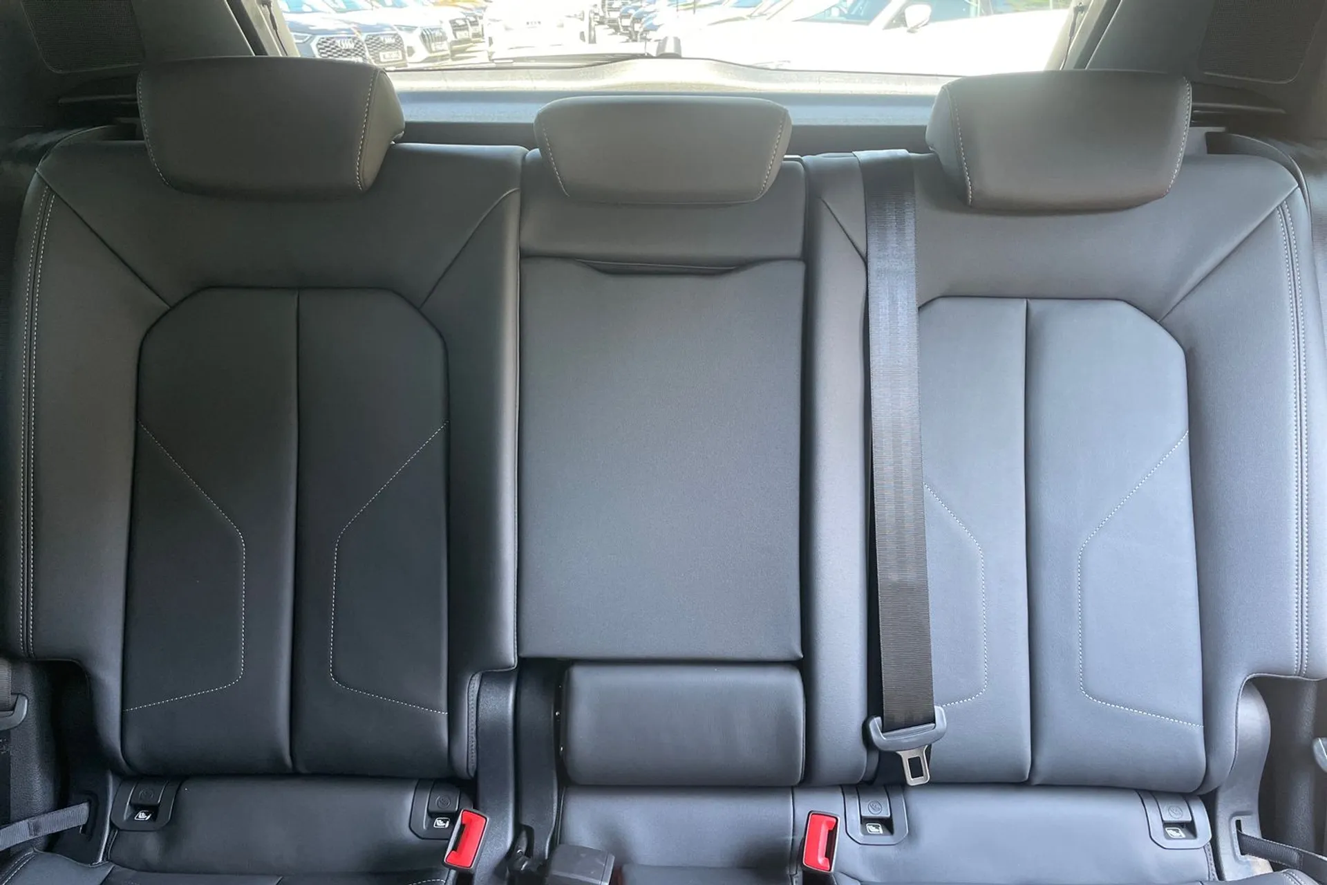 Audi Q3 thumbnail image number 30