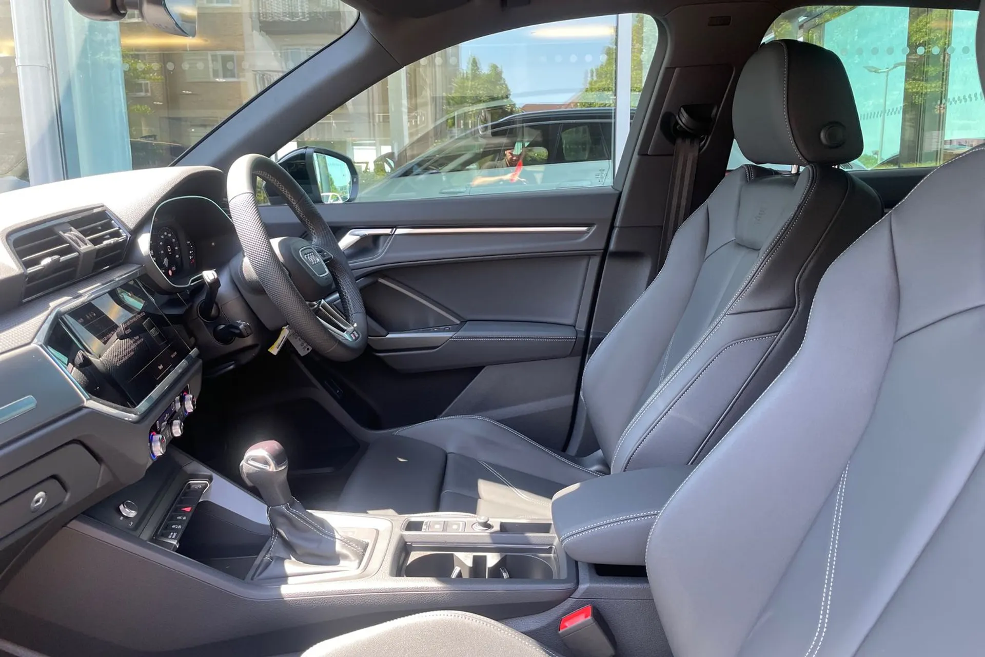 Audi Q3 thumbnail image number 27