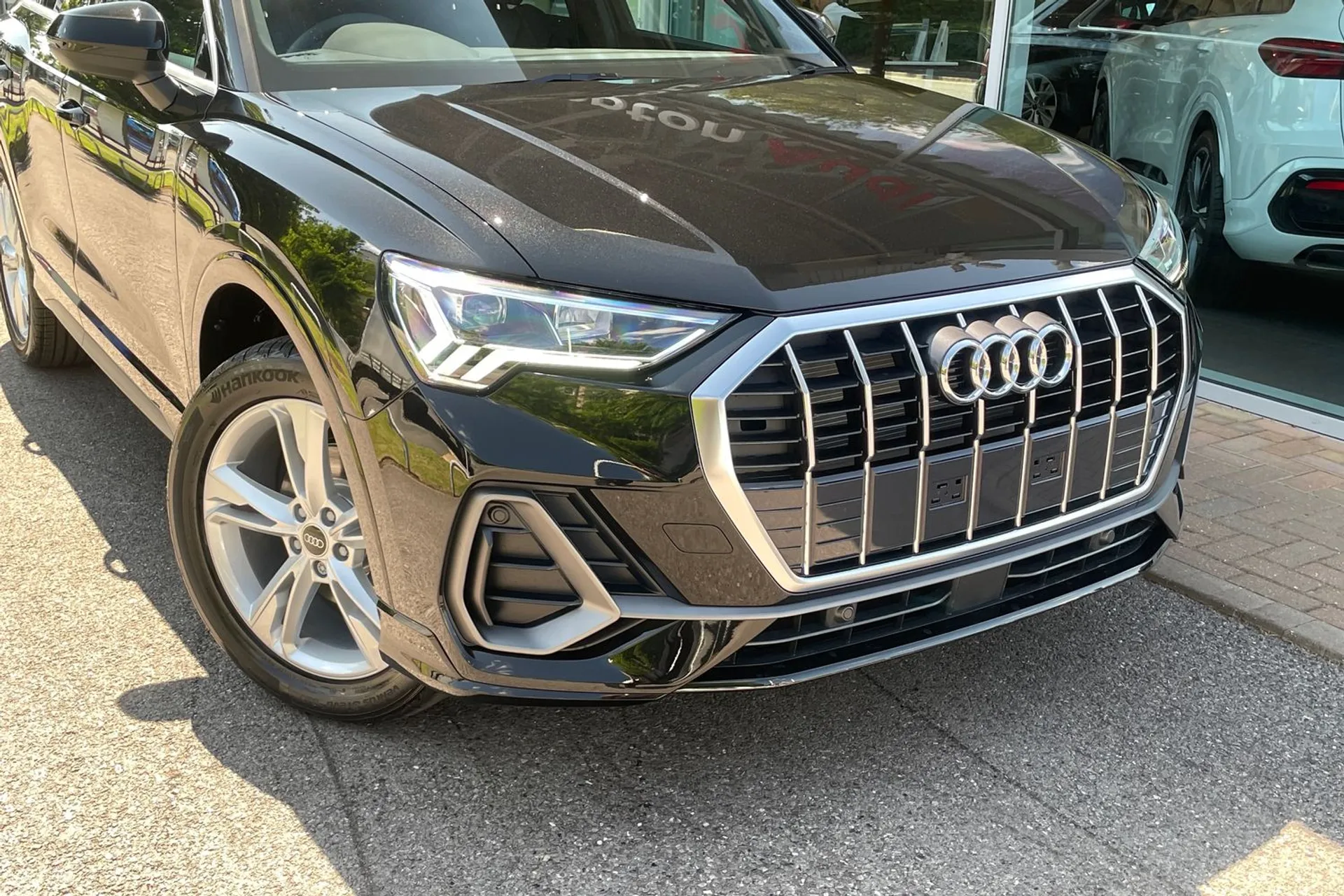 Audi Q3 thumbnail image number 14