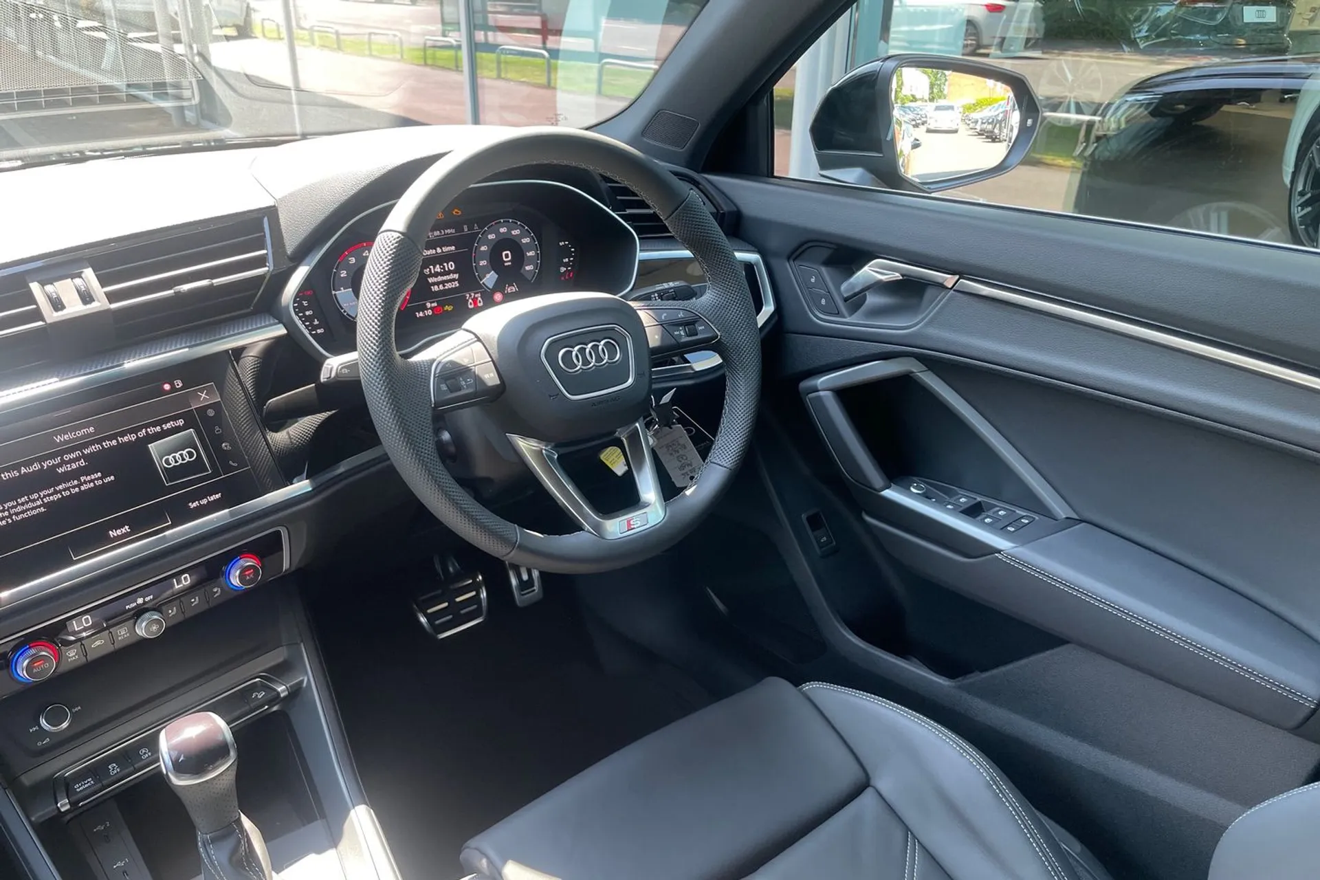 Audi Q3 thumbnail image number 32