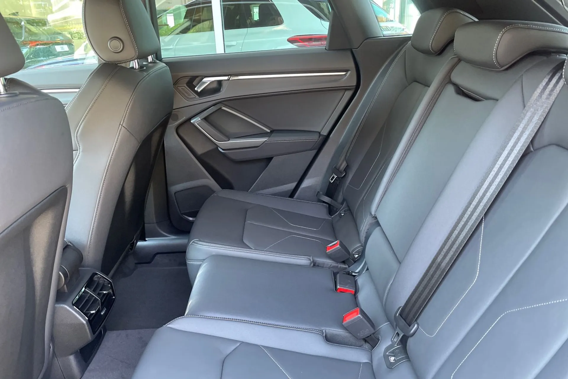 Audi Q3 thumbnail image number 29