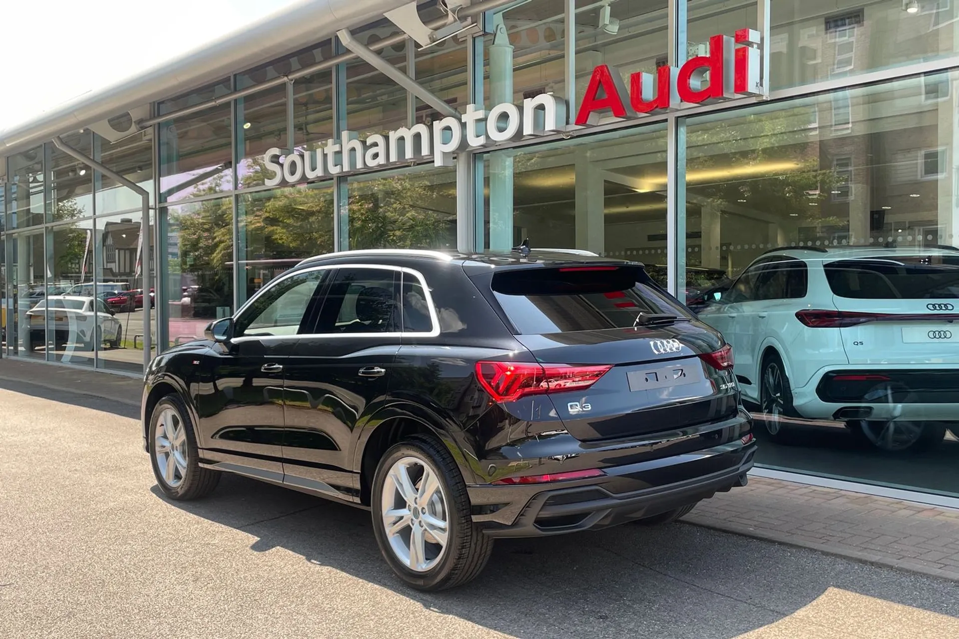 Audi Q3 thumbnail image number 7