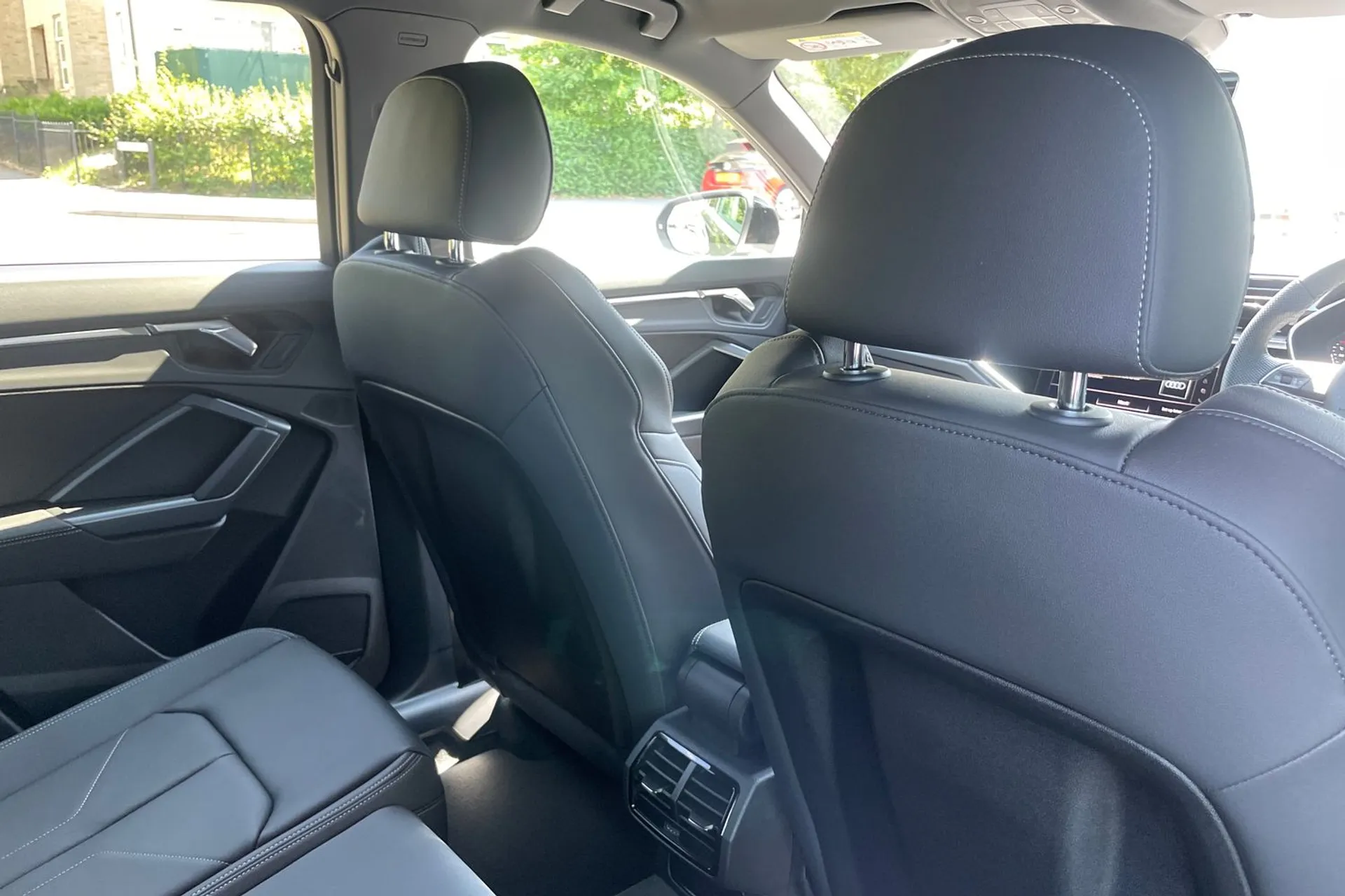 Audi Q3 thumbnail image number 22