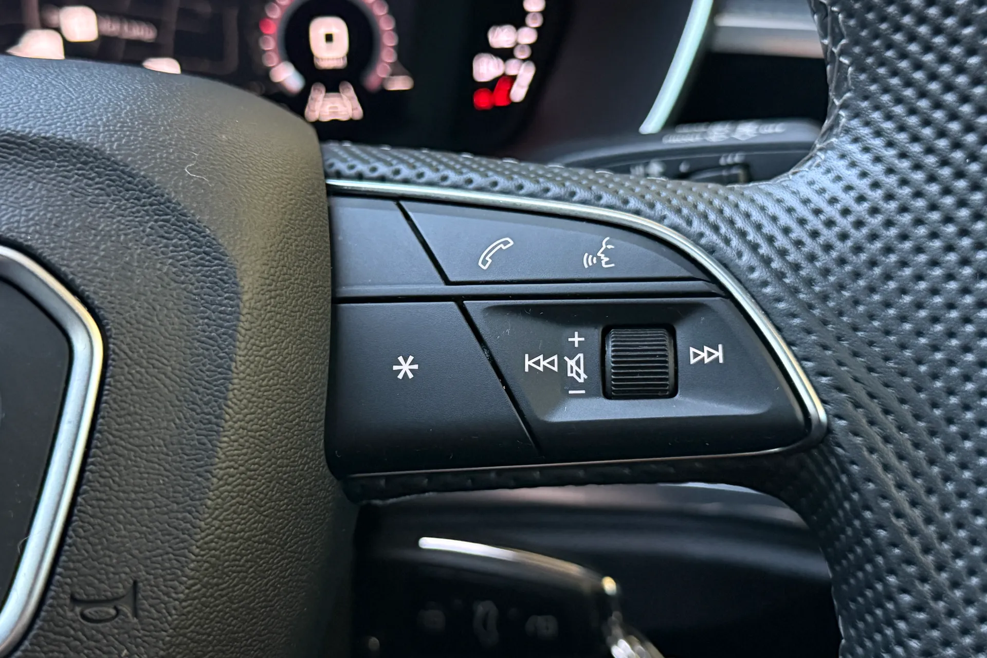 Audi Q3 thumbnail image number 11