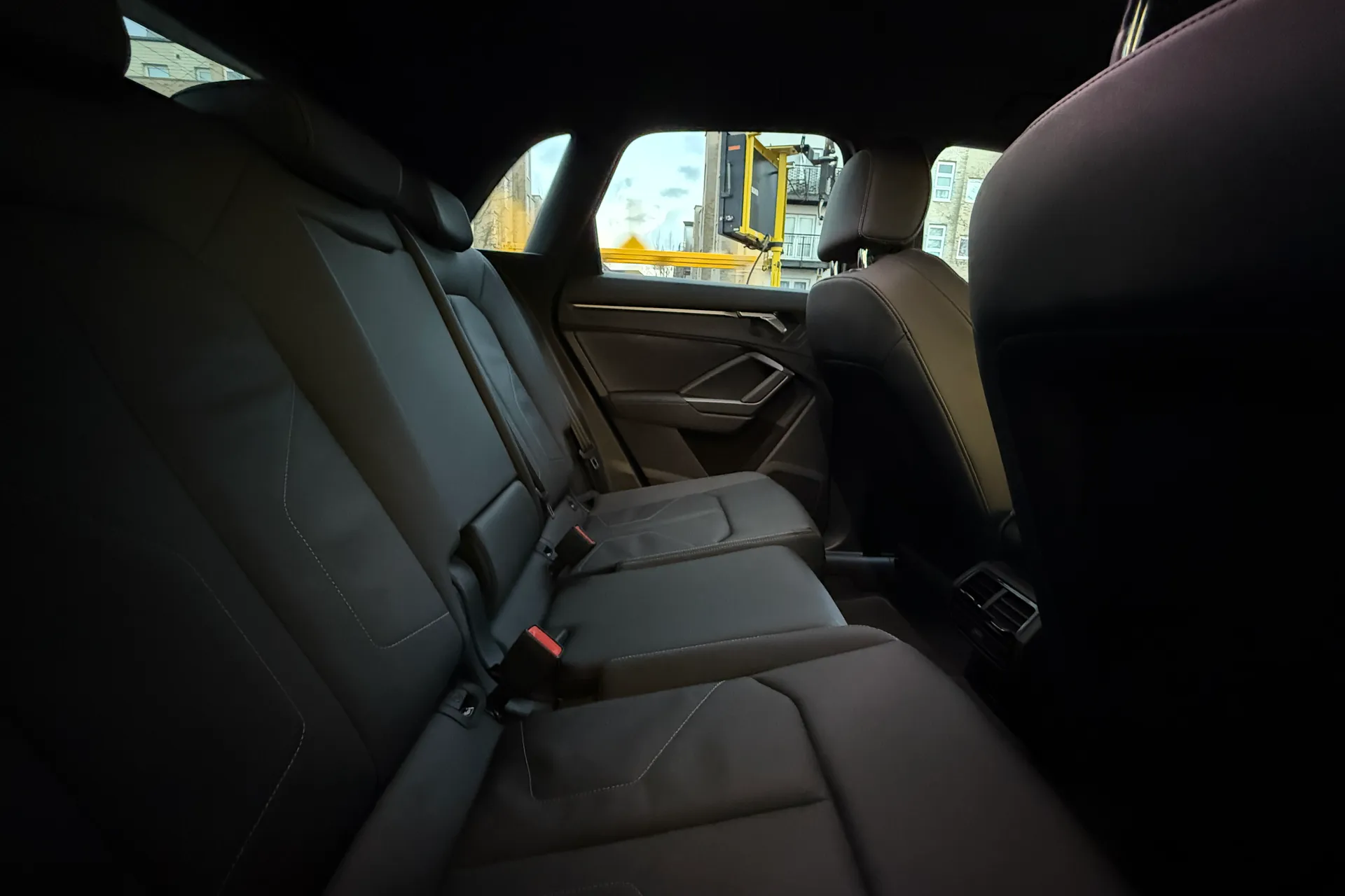 Audi Q3 thumbnail image number 36