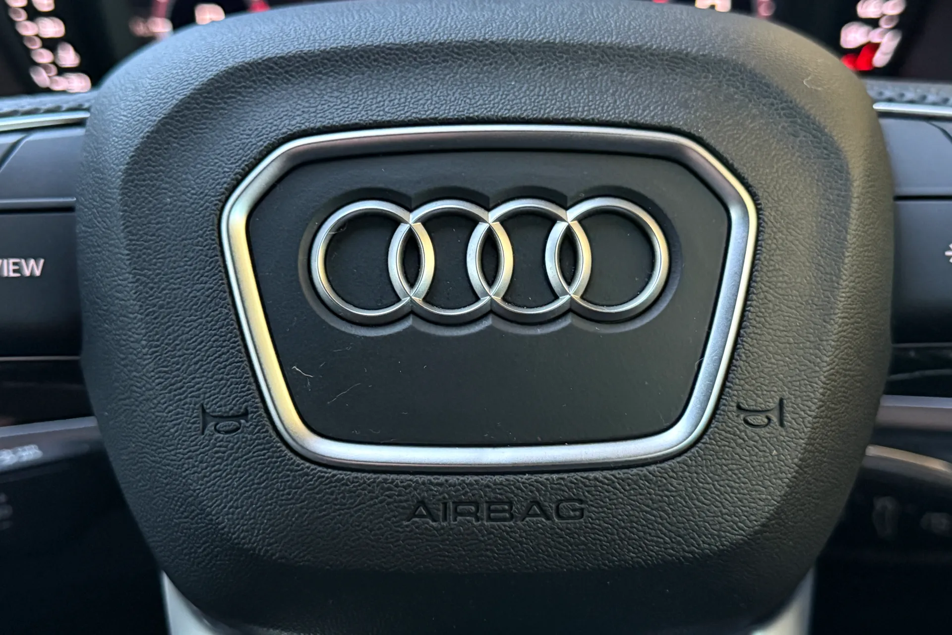 Audi Q3 thumbnail image number 10