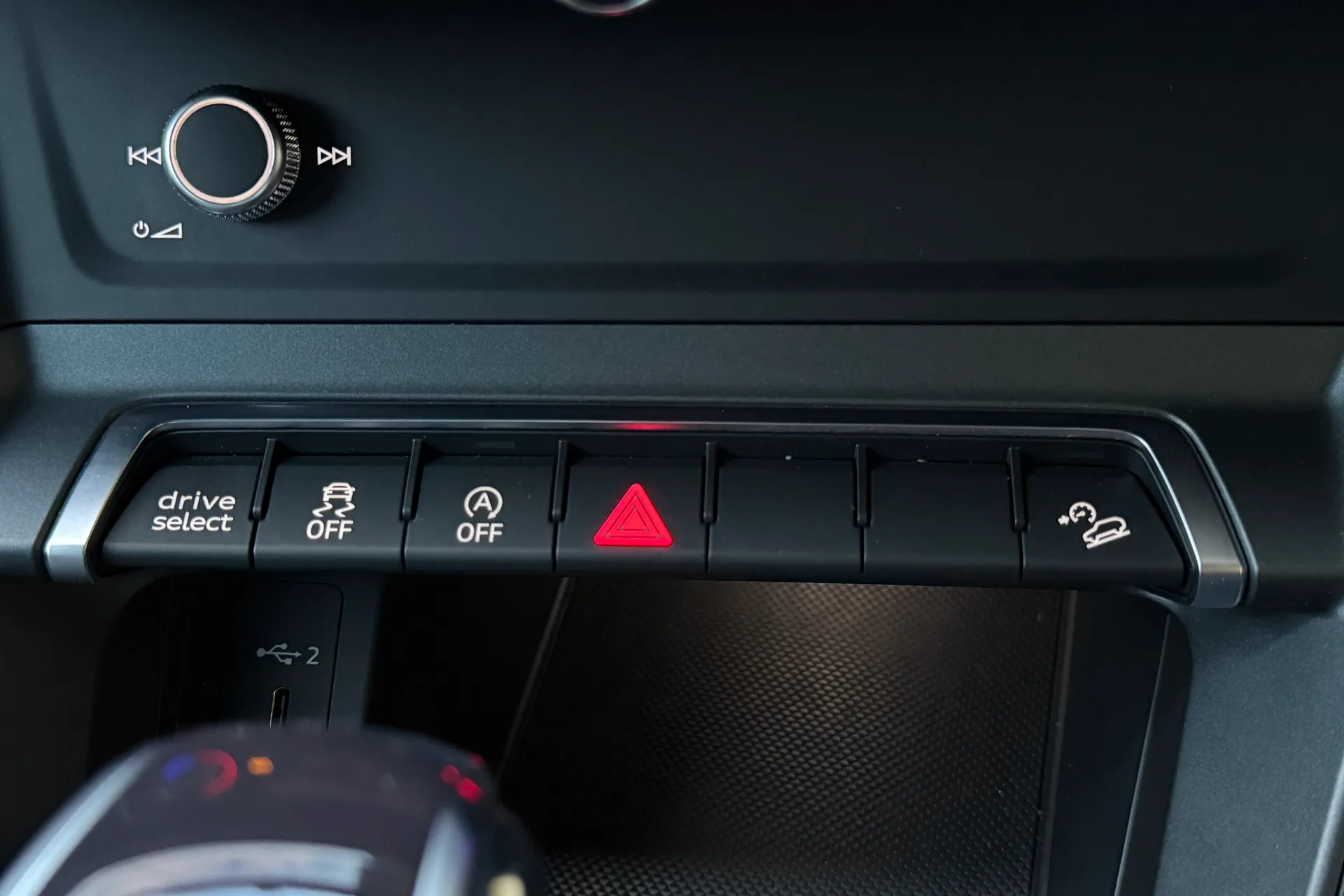 Audi Q3 thumbnail image number 19